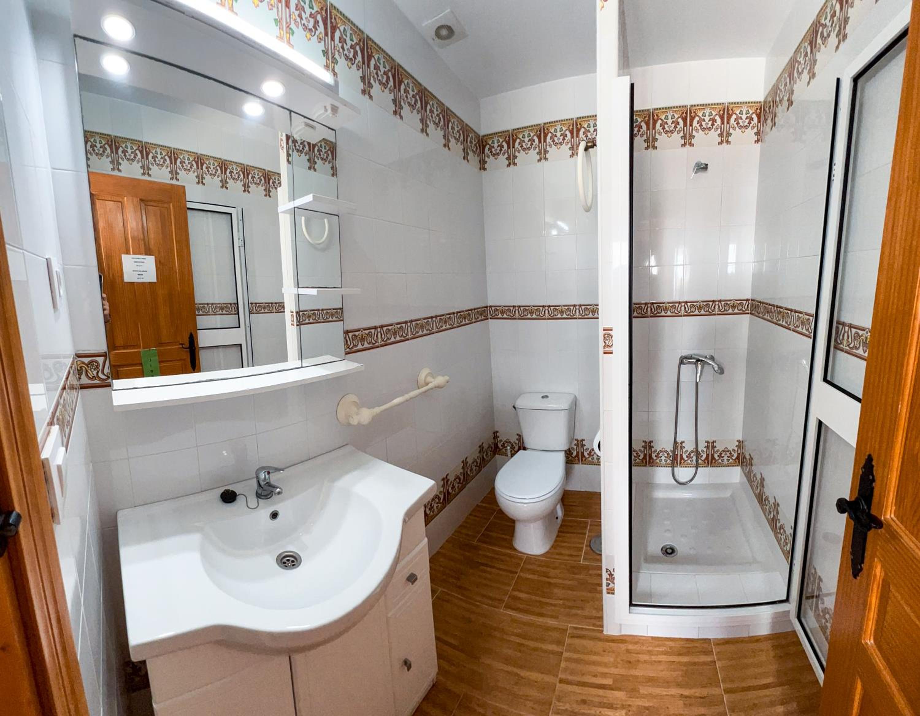 Double Room with Shared Bathroom photo 3
