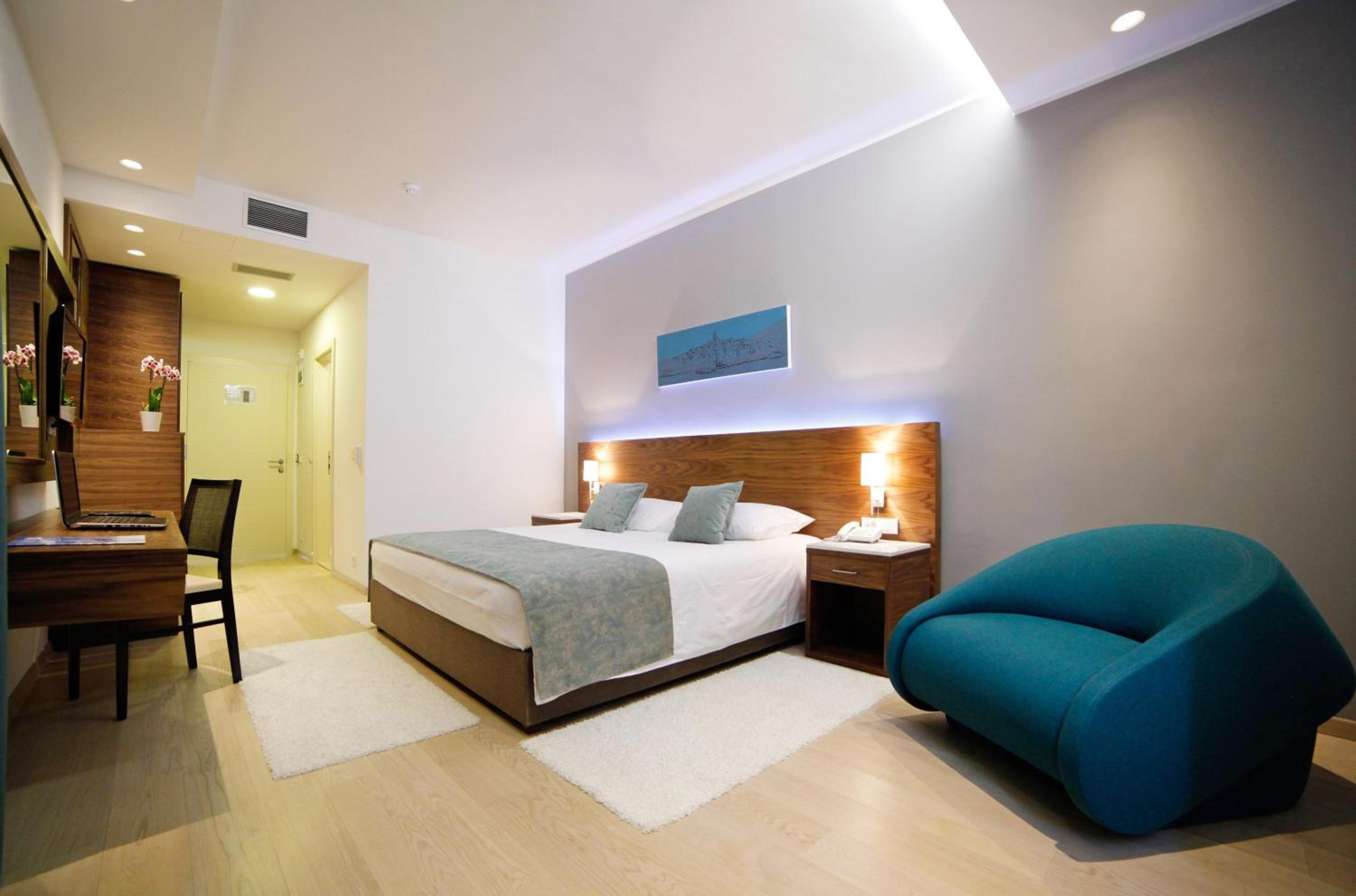 Comfort Double Room with Balcony and Garden View - Photo 5