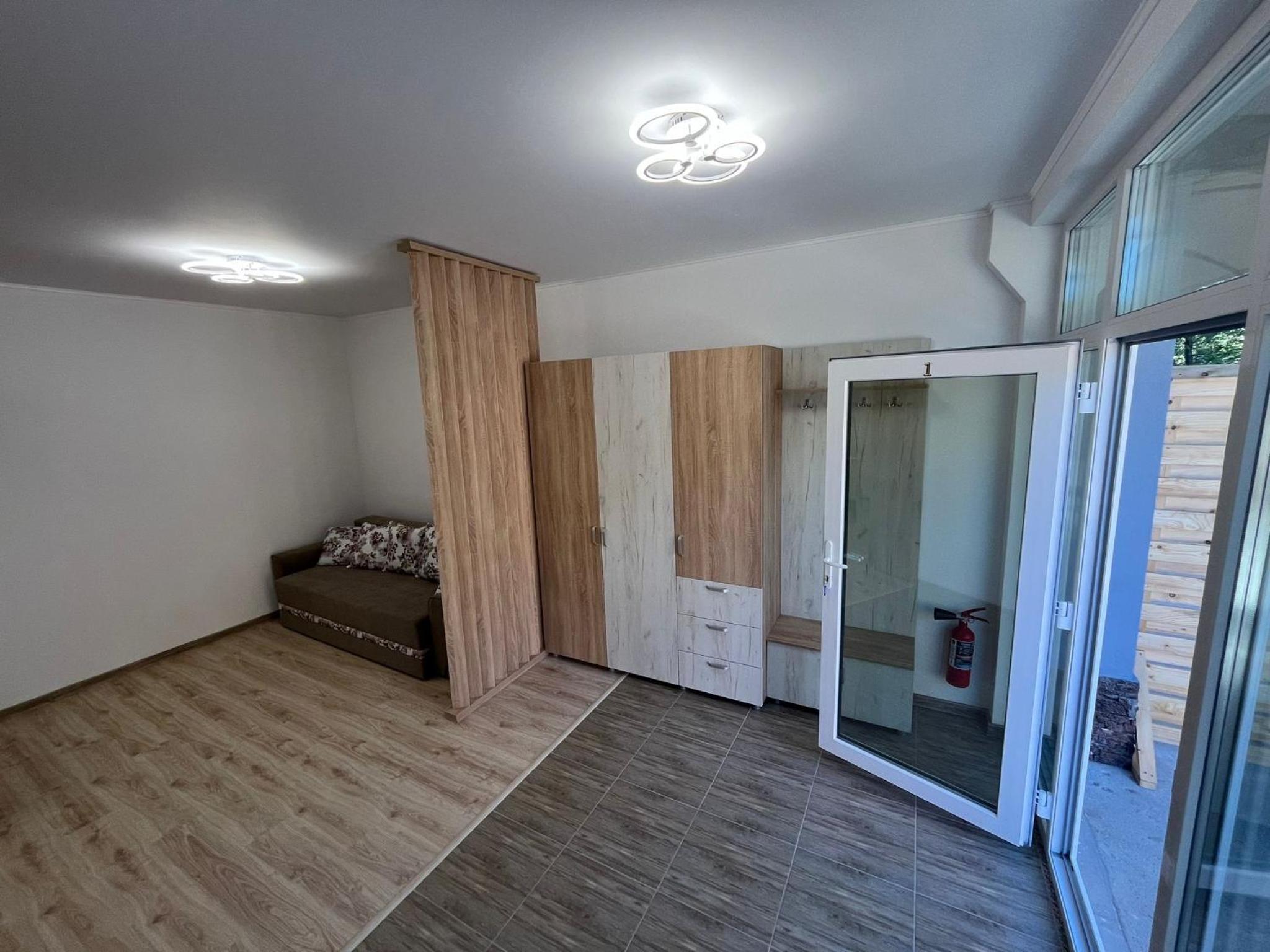 One-Bedroom Apartment photo 1