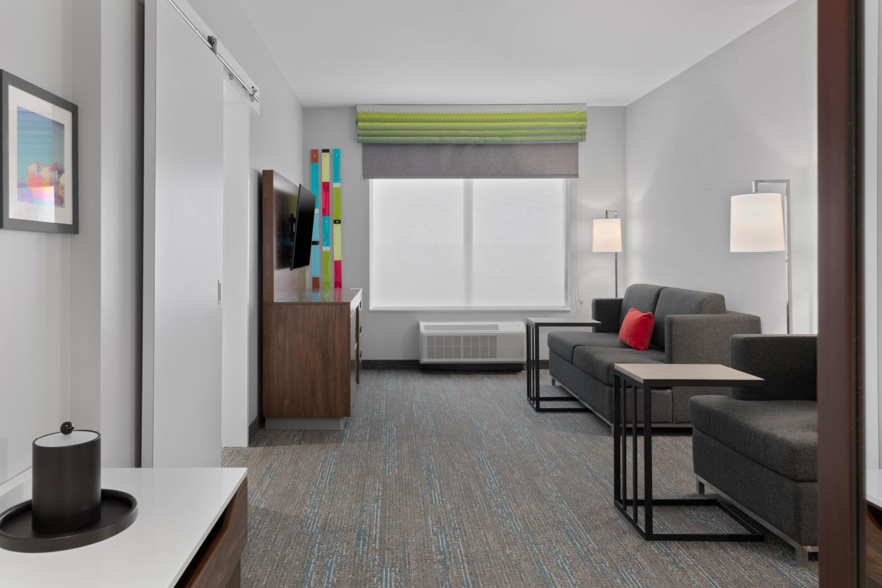 One-Bedroom King Suite - Photo 3