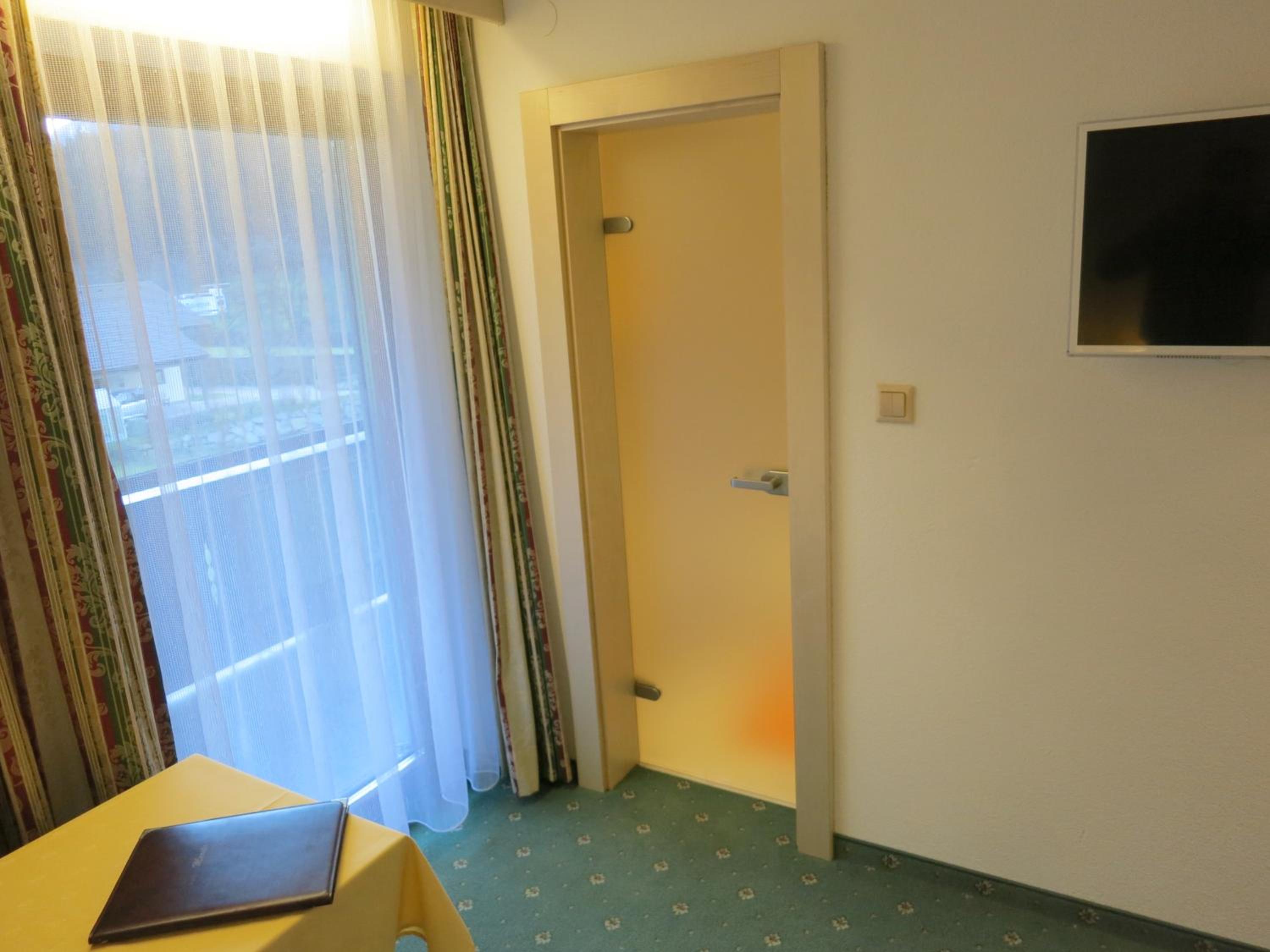 Single Room photo 3