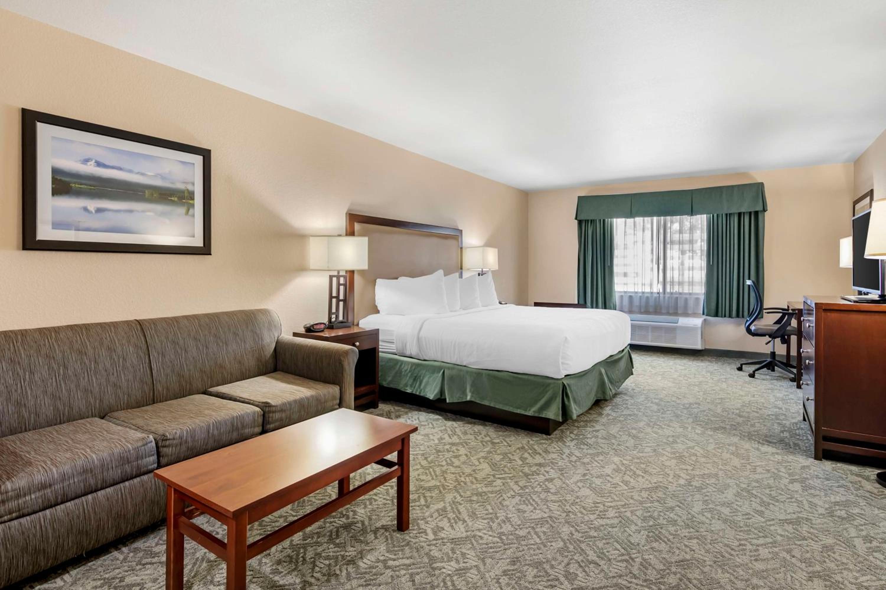 King Room with Sofa Bed - Non-Smoking - Photo 1