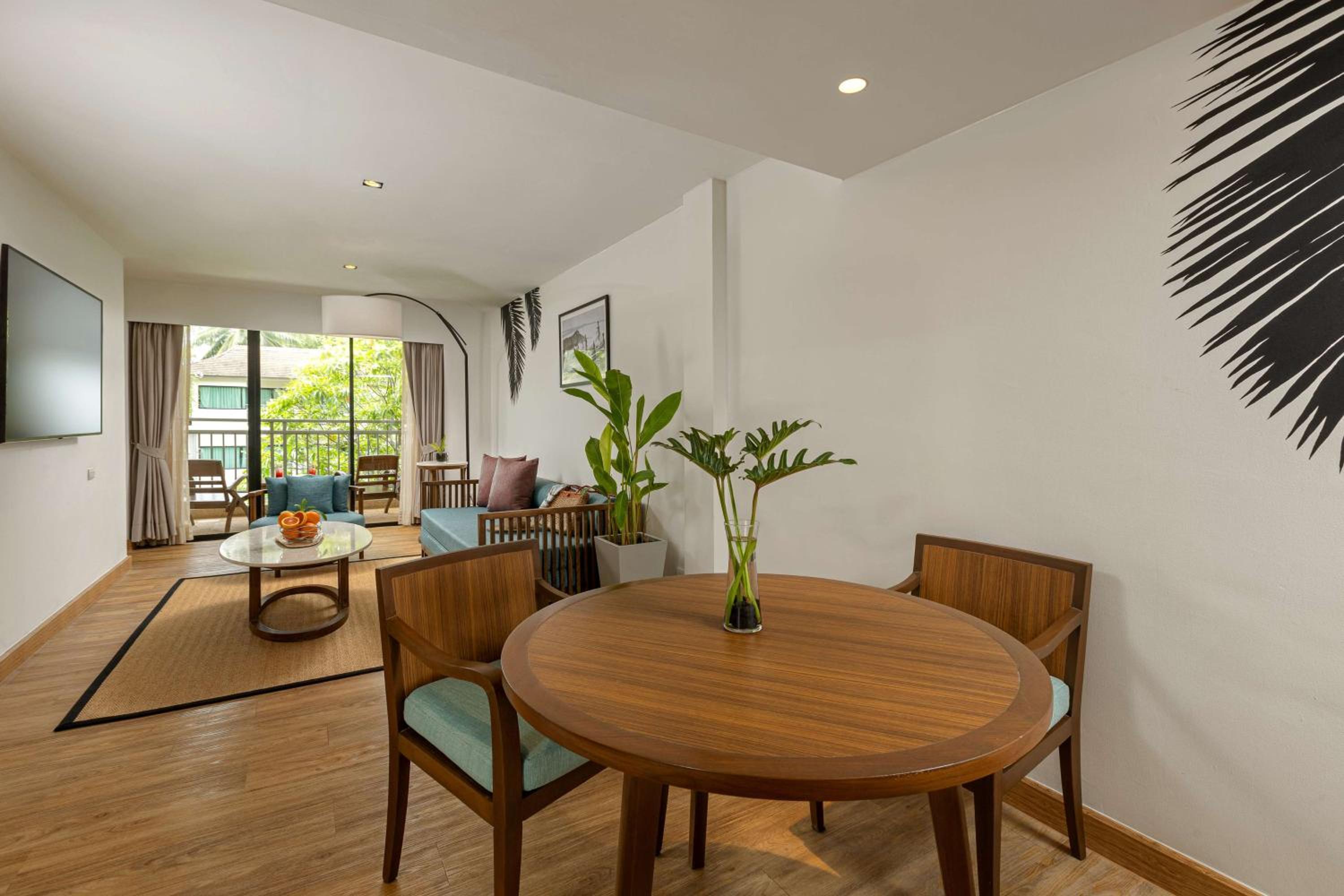 Deluxe Garden Suite 1 King - Photo 19