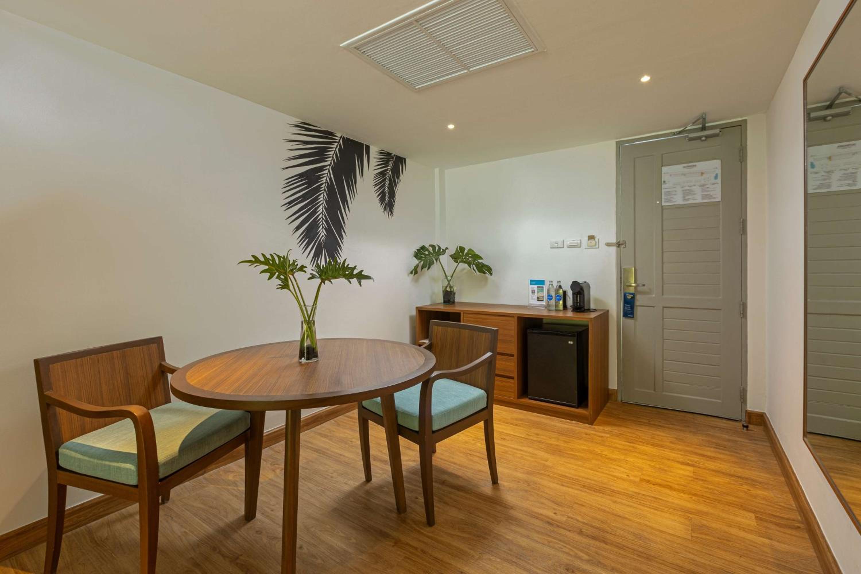 Deluxe Garden Suite 1 King - Photo 20
