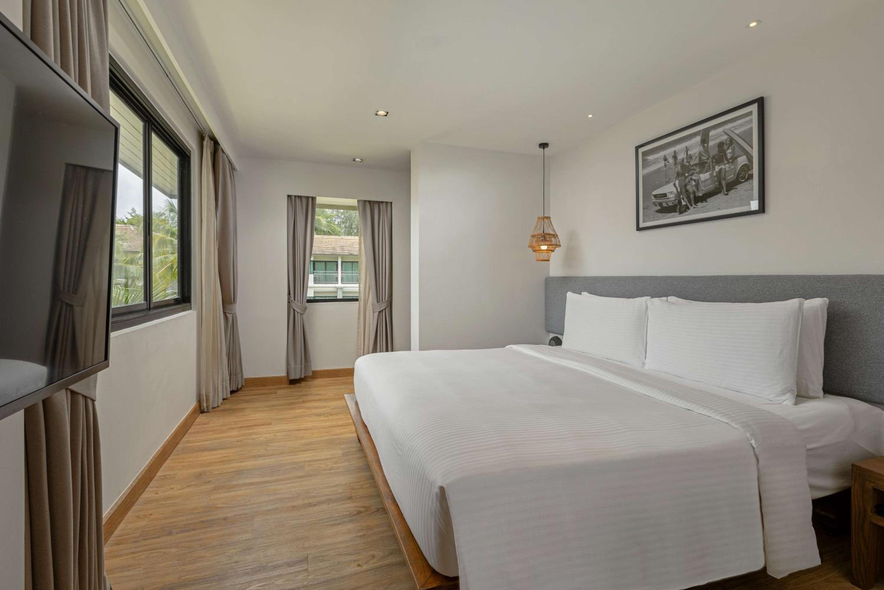 Deluxe Garden Suite 1 King - Photo 12