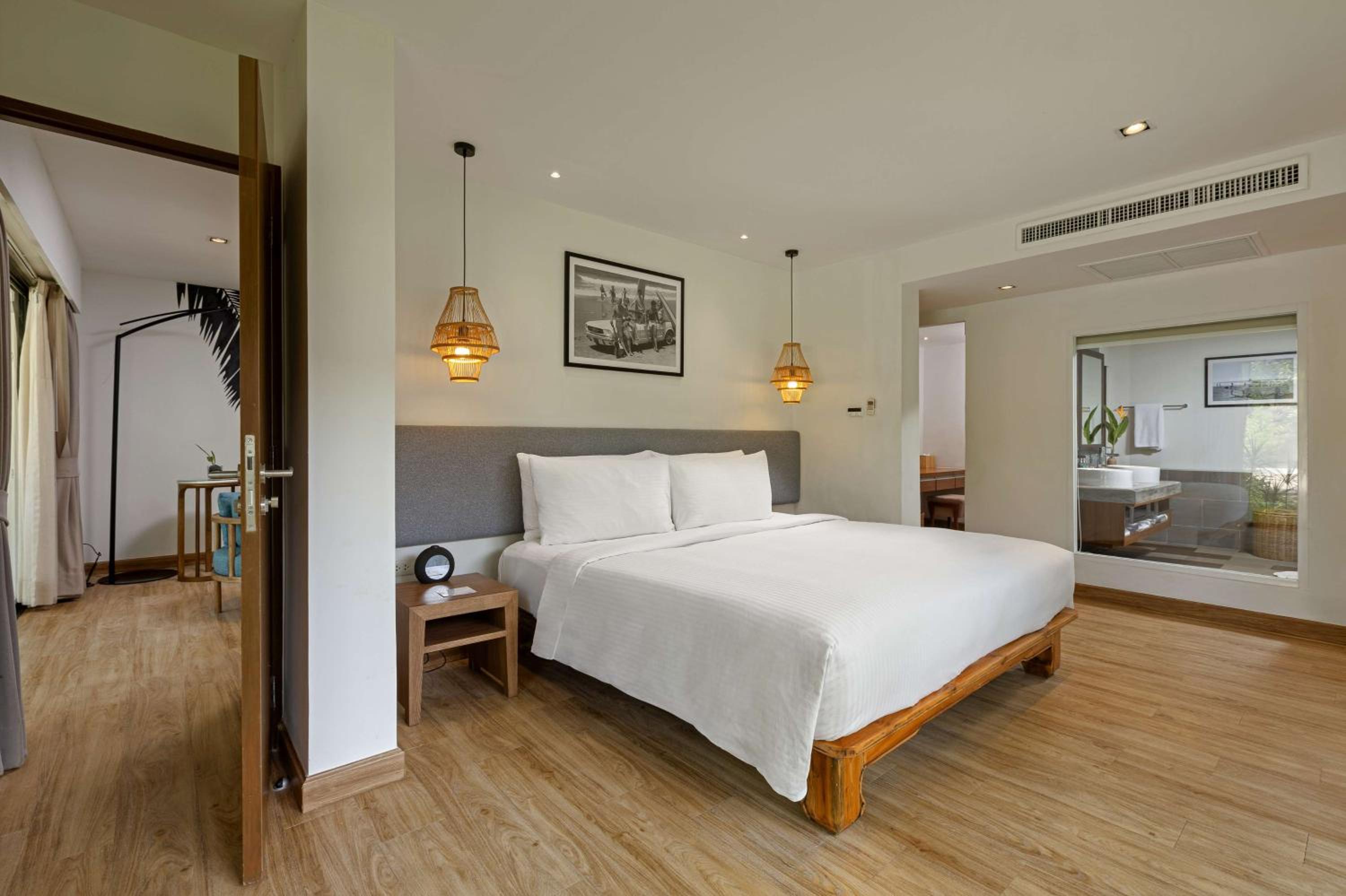 Deluxe Garden Suite 1 King - Photo 11