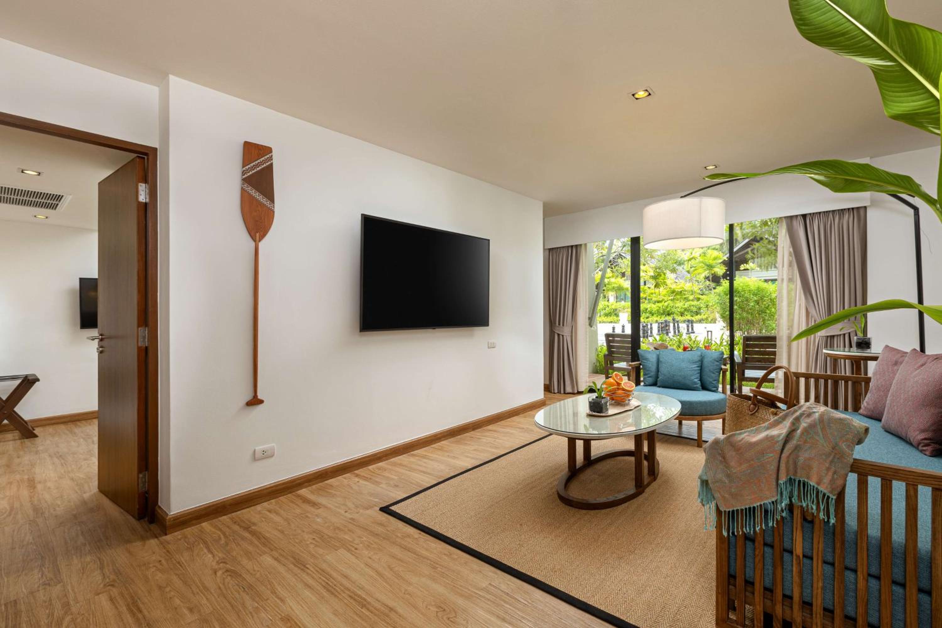 Deluxe Garden Suite 1 King - Photo 17