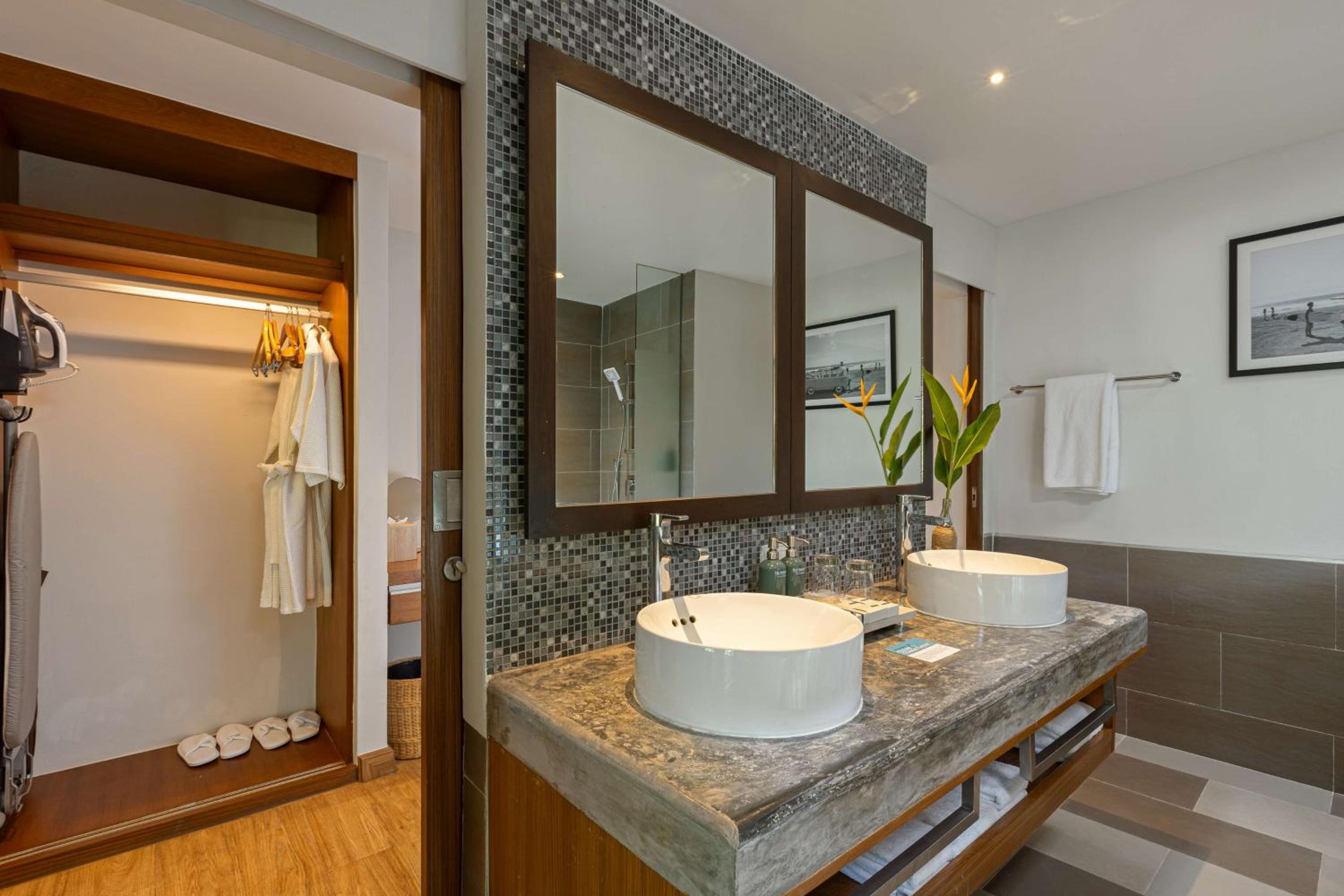 Deluxe Garden Suite 1 King - Photo 14
