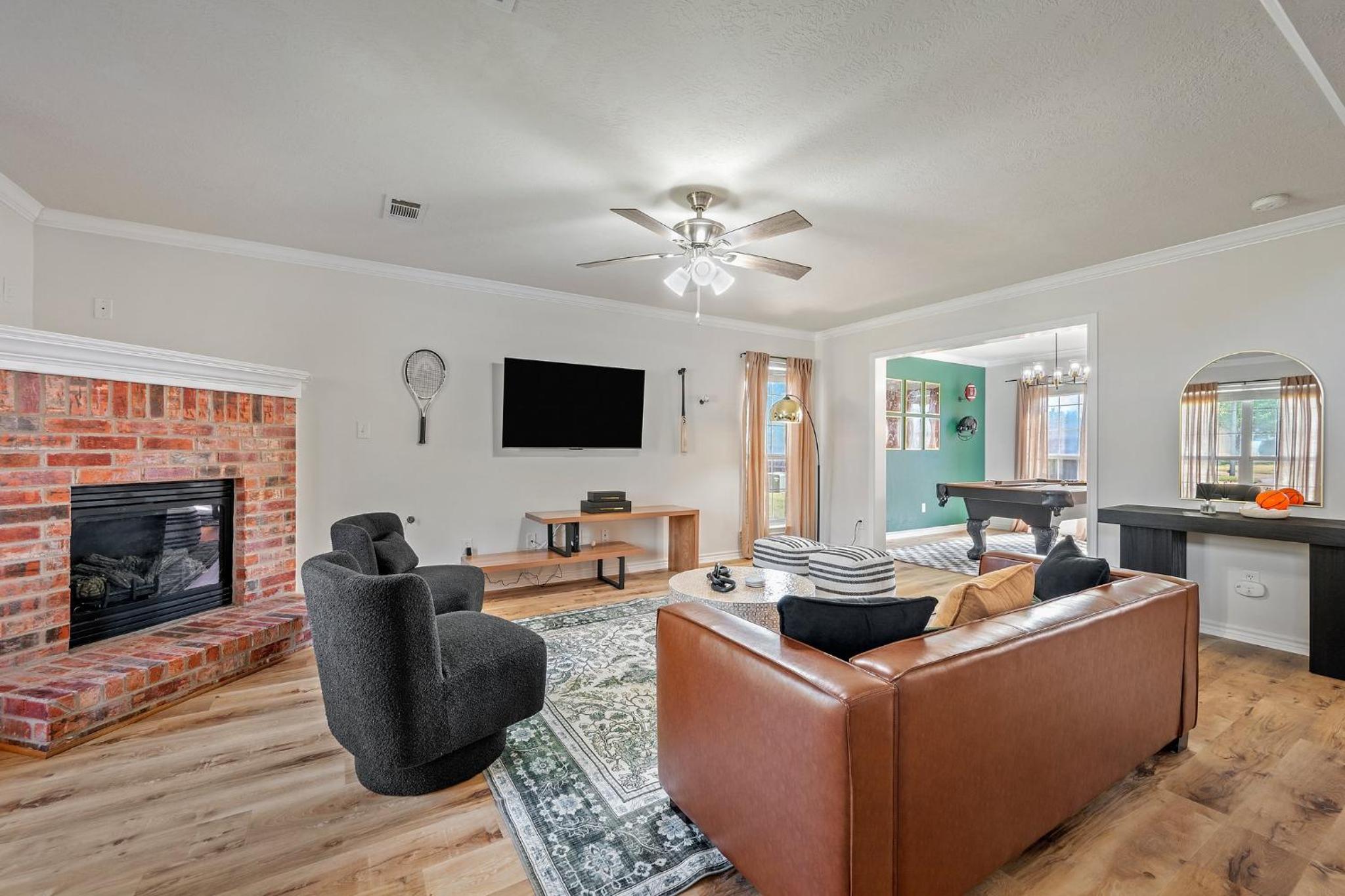 Five-Bedroom House photo 1