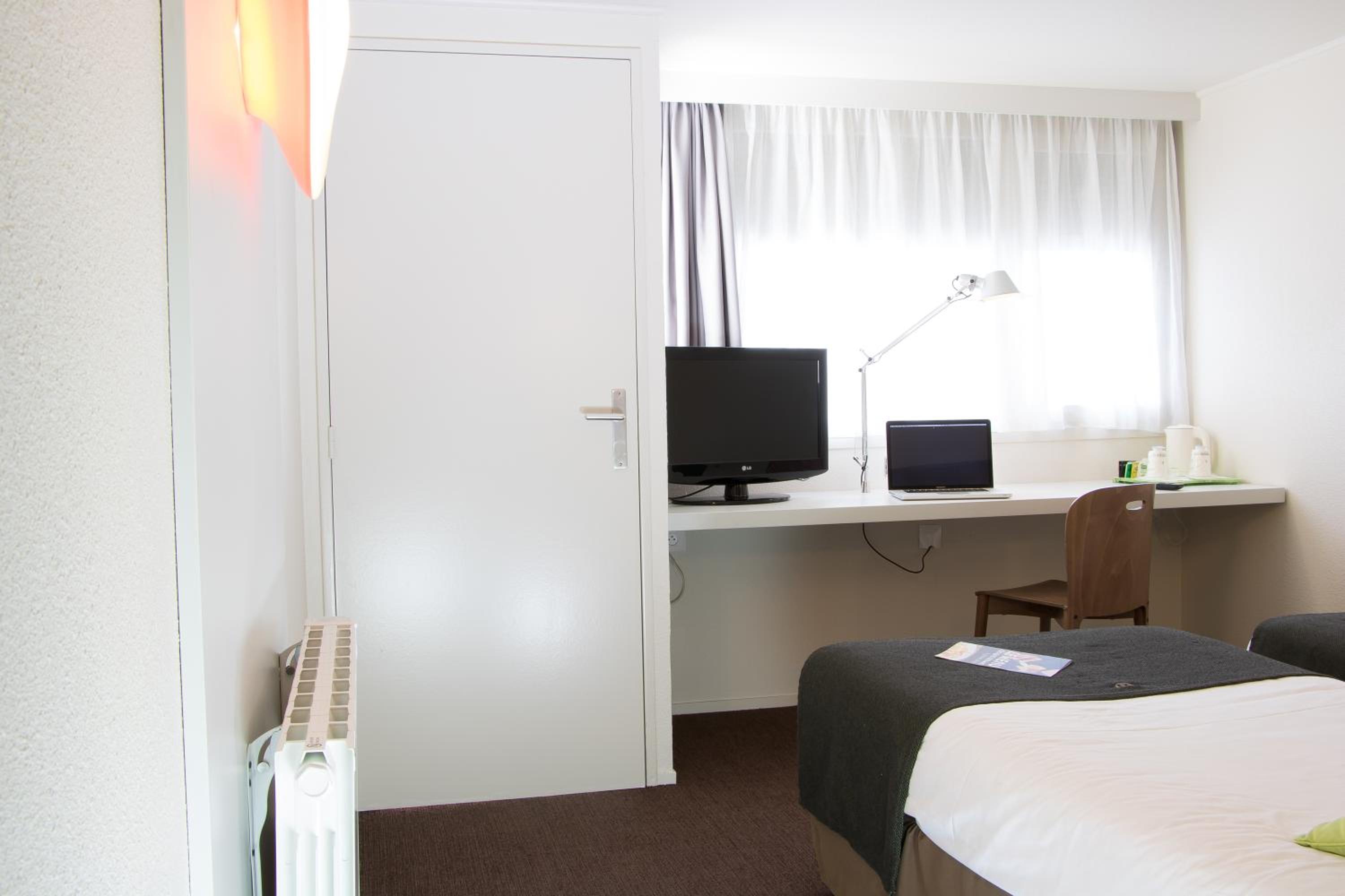 Twin Room with 2 Single Beds - Photo 2
