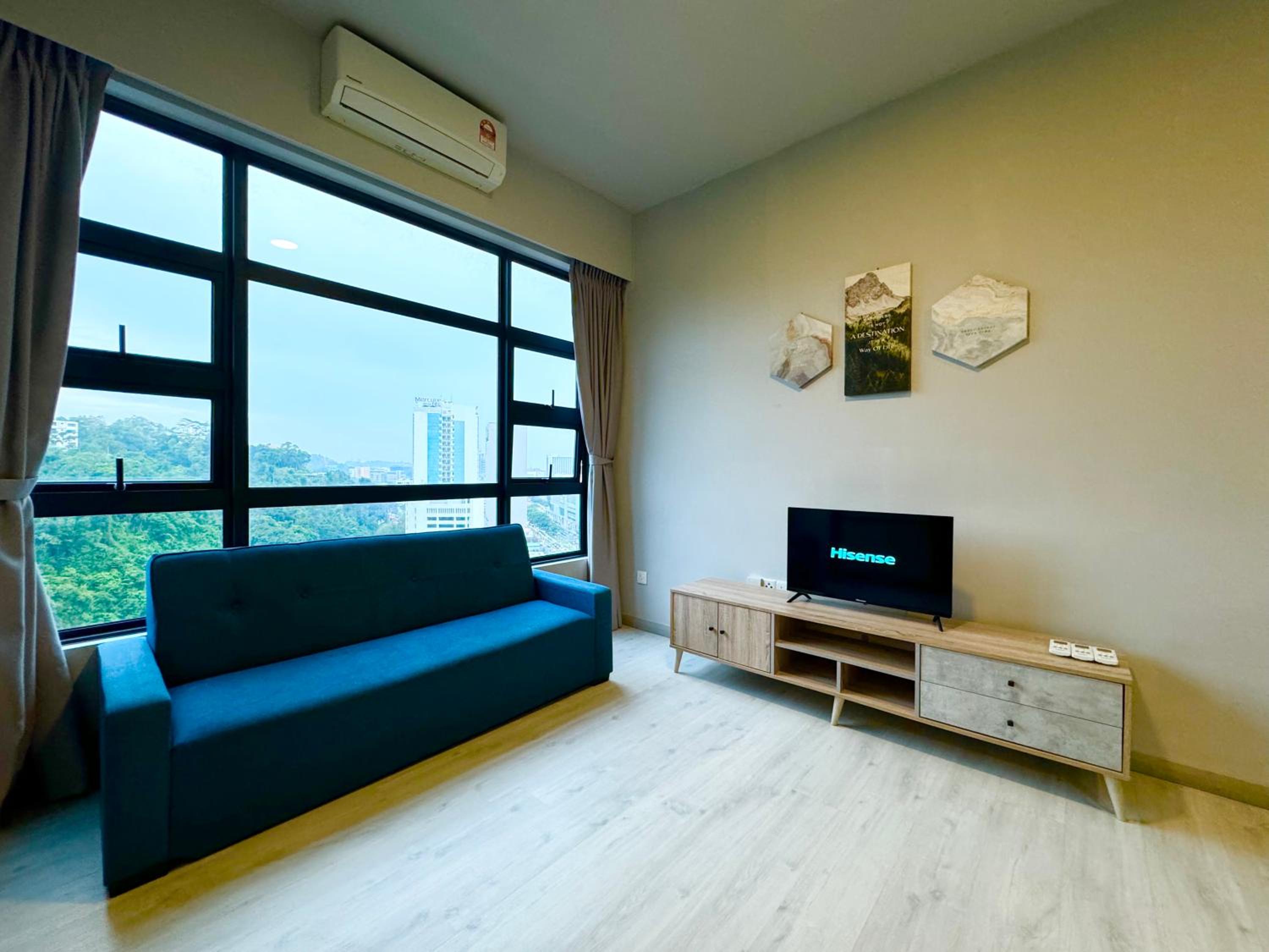Apartment with Mountain View