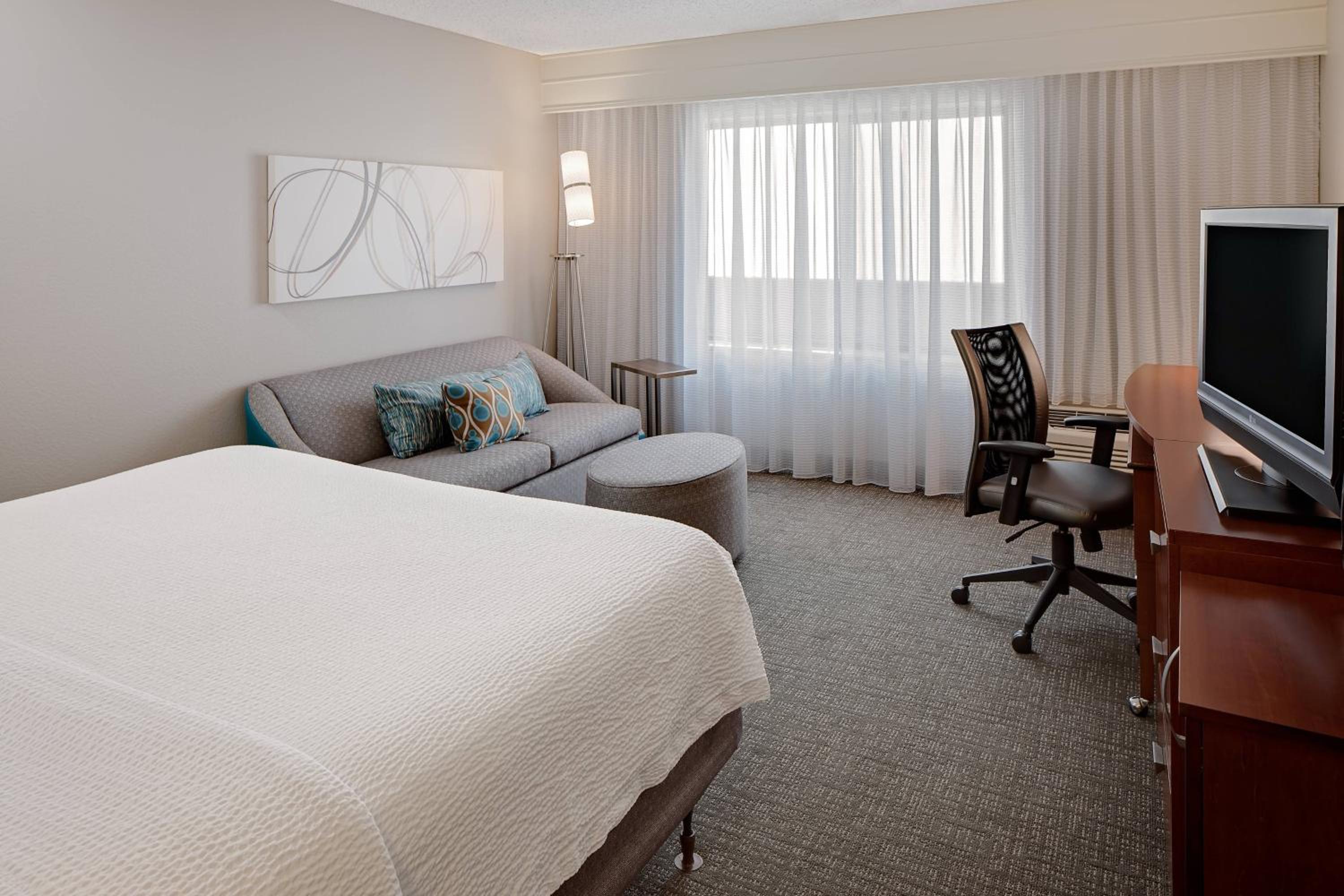 King Room with Sofa Bed - Photo 1