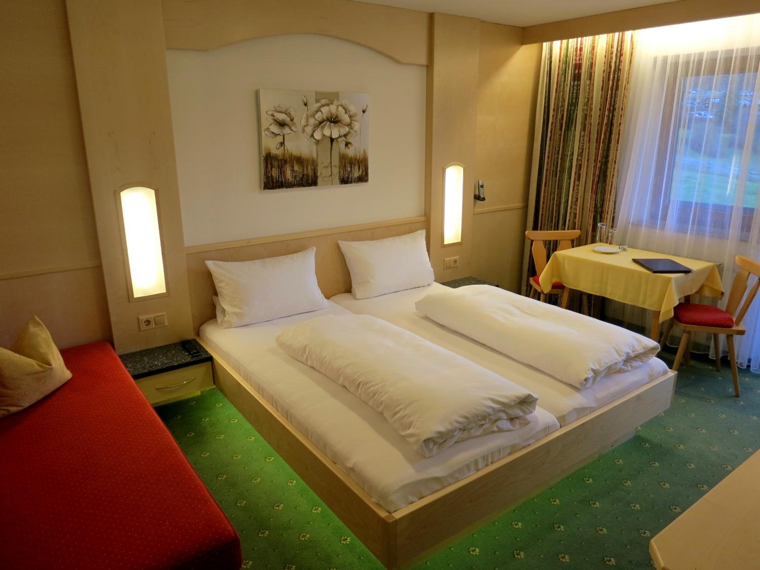 Double Room with Balcony - Photo 2