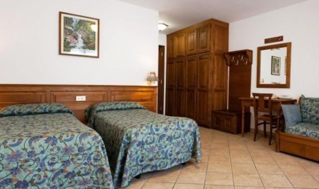 Double or Twin Room - Photo 6