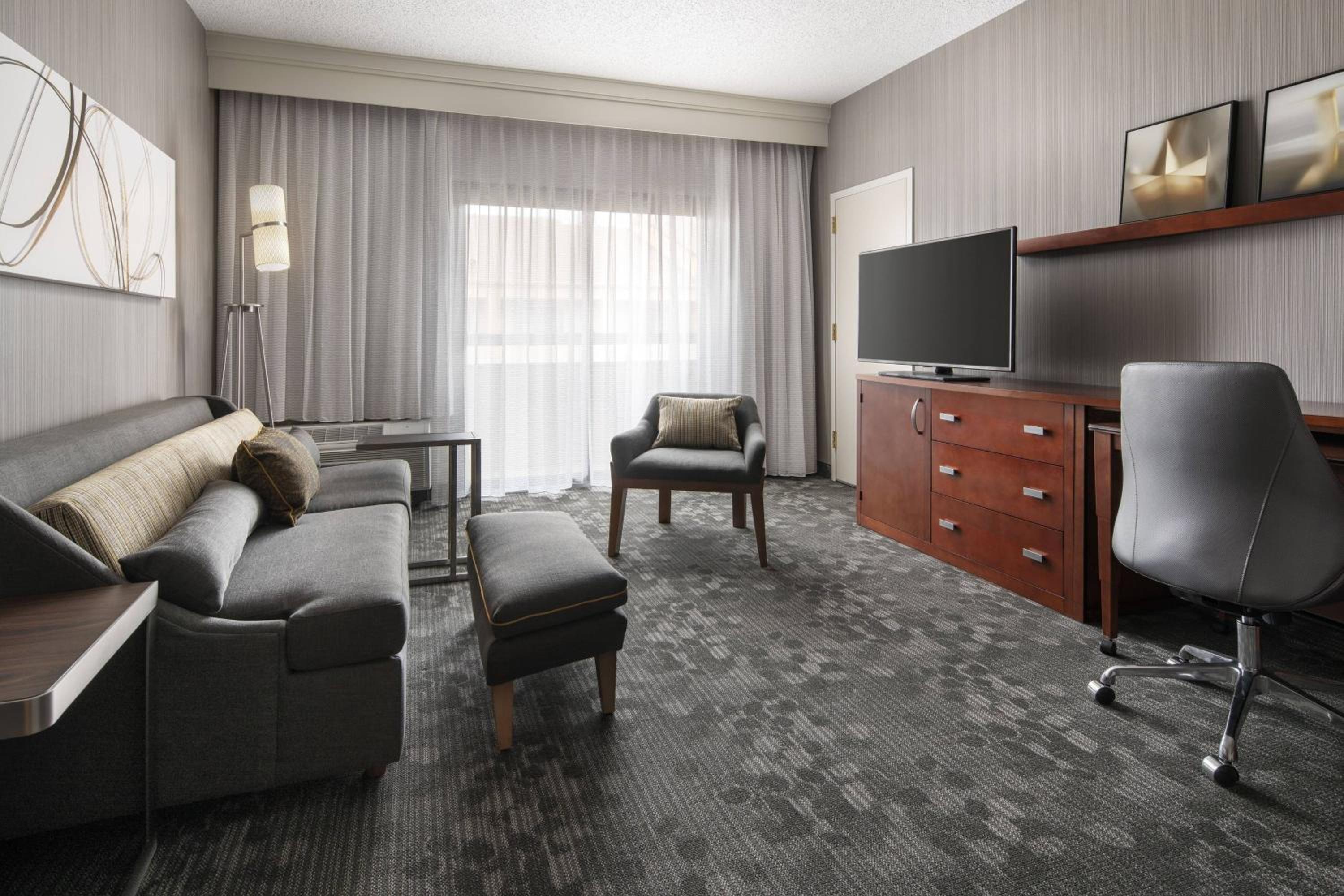 One-Bedroom King Suite