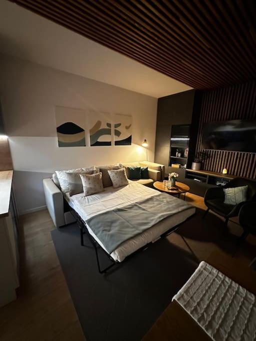 Apartment with View and Balcony photo 3