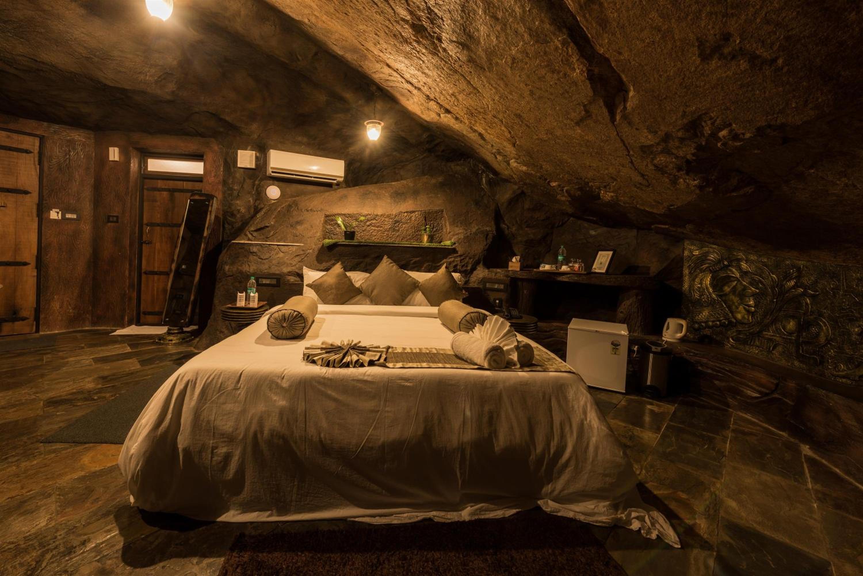 Phantom Cave - Photo 7
