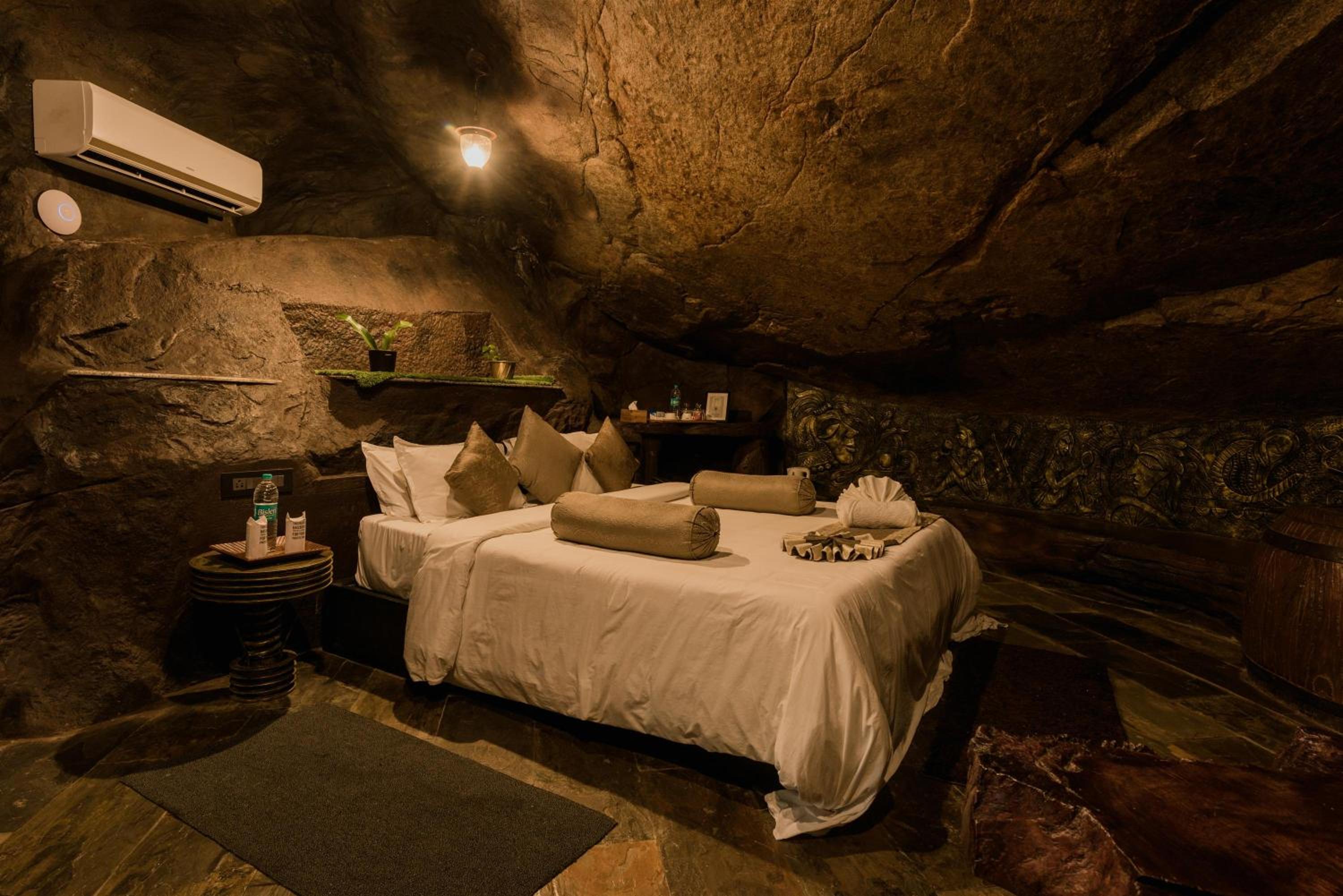 Phantom Cave - Photo 6