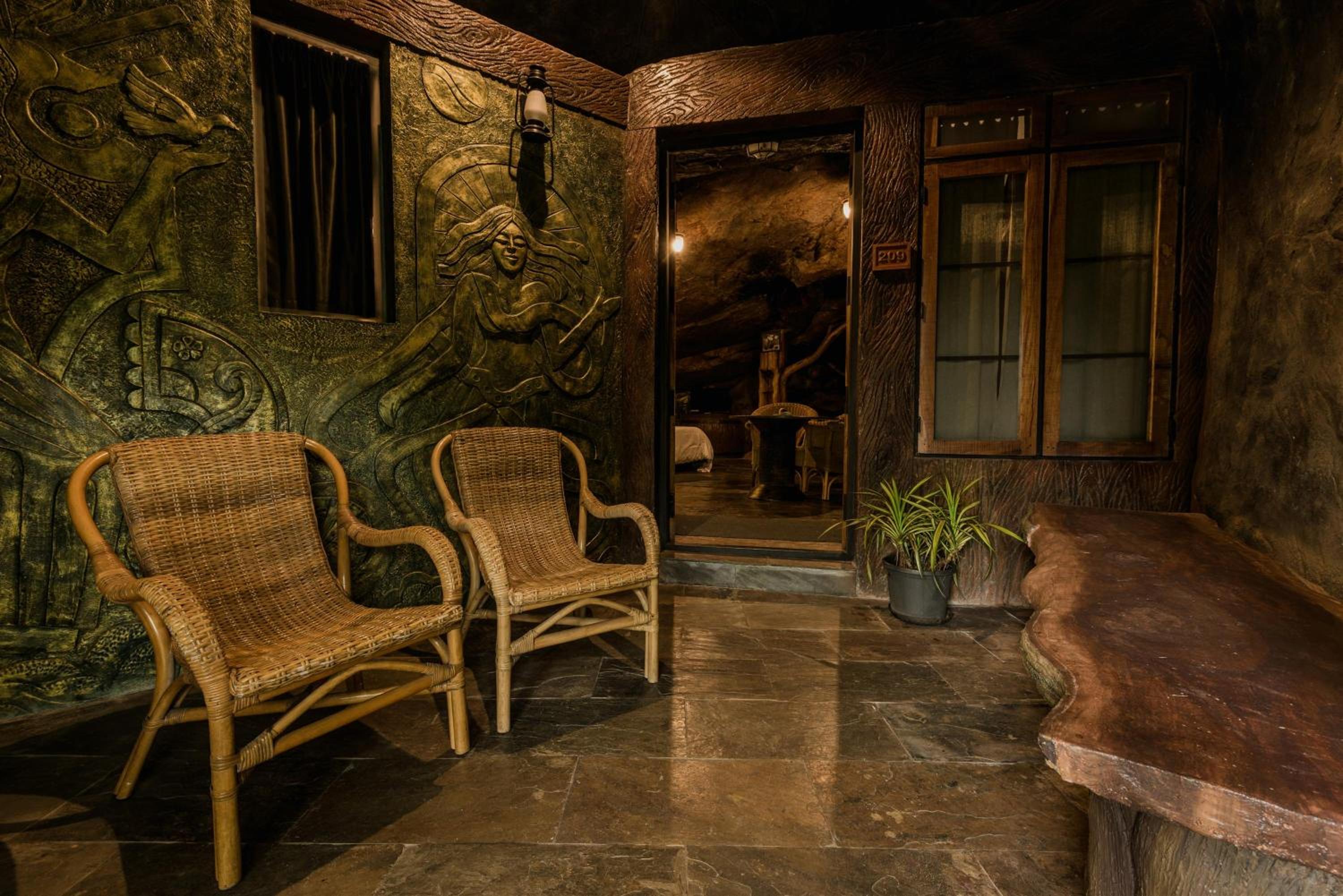 Phantom Cave - Photo 3