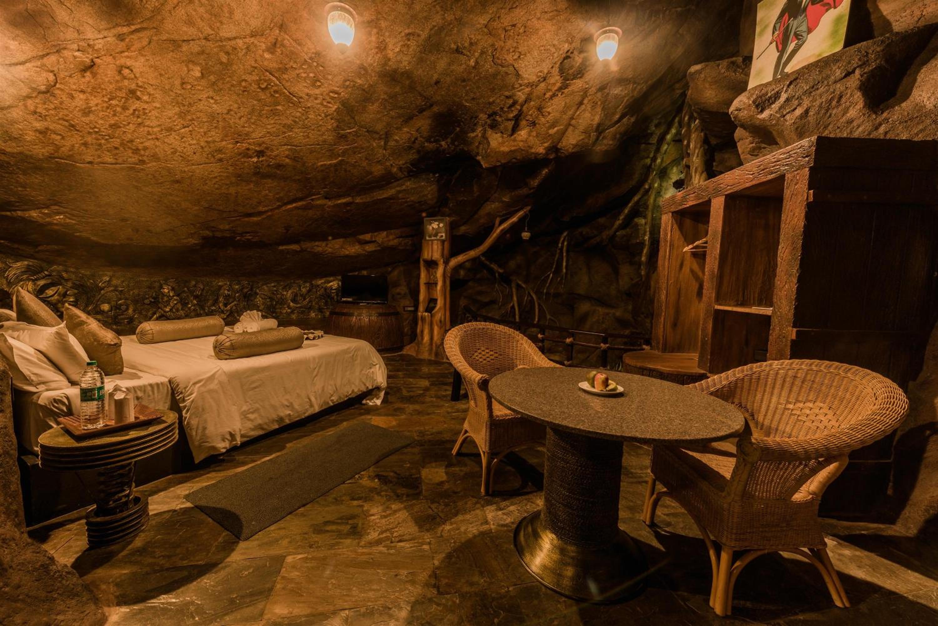 Phantom Cave - Photo 5