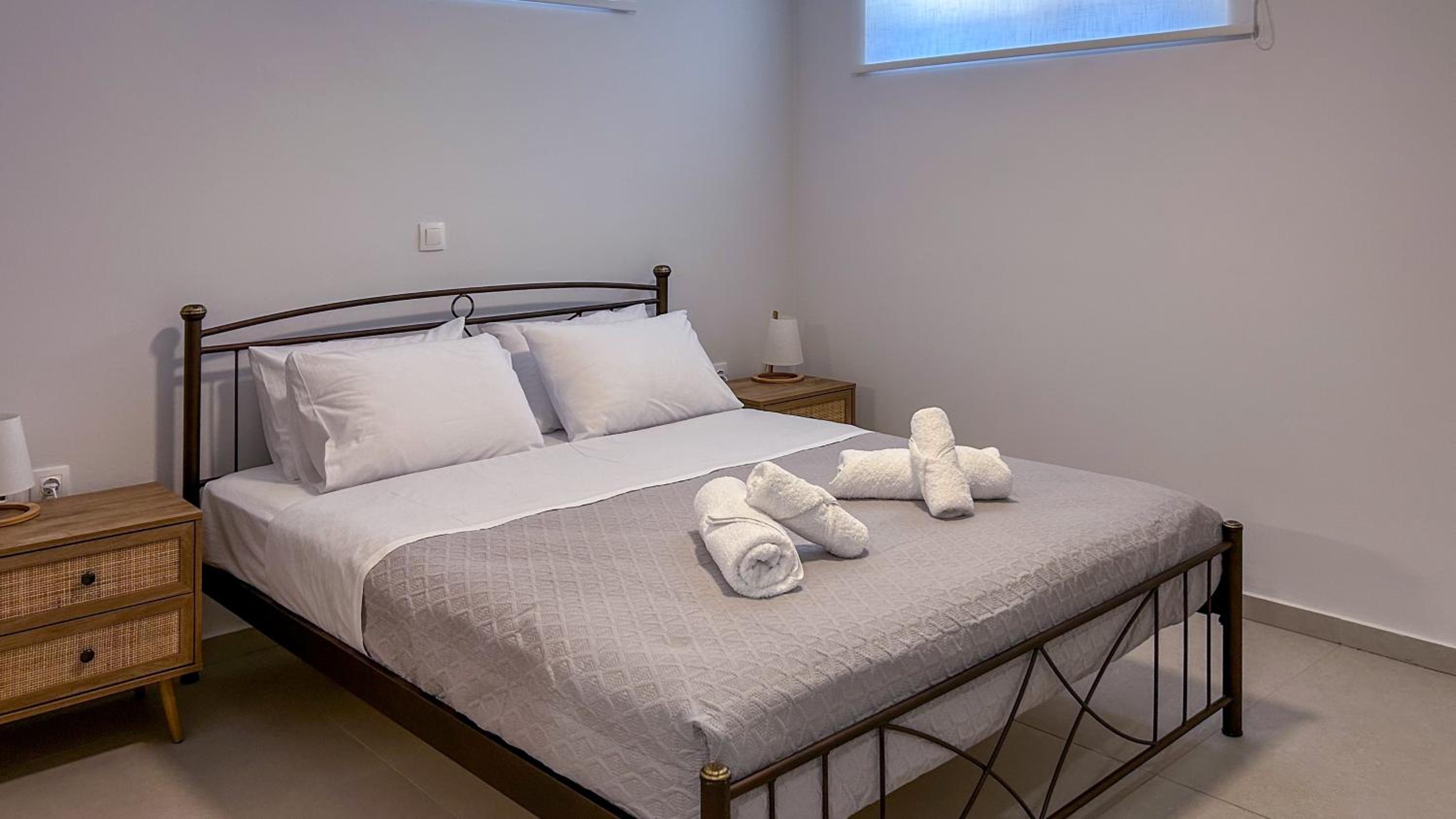 Semi-Basement Deluxe Double Room with Shower photo 1