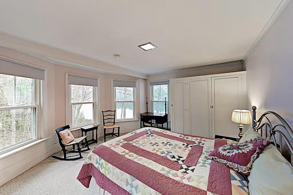 Five-Bedroom House photo 1