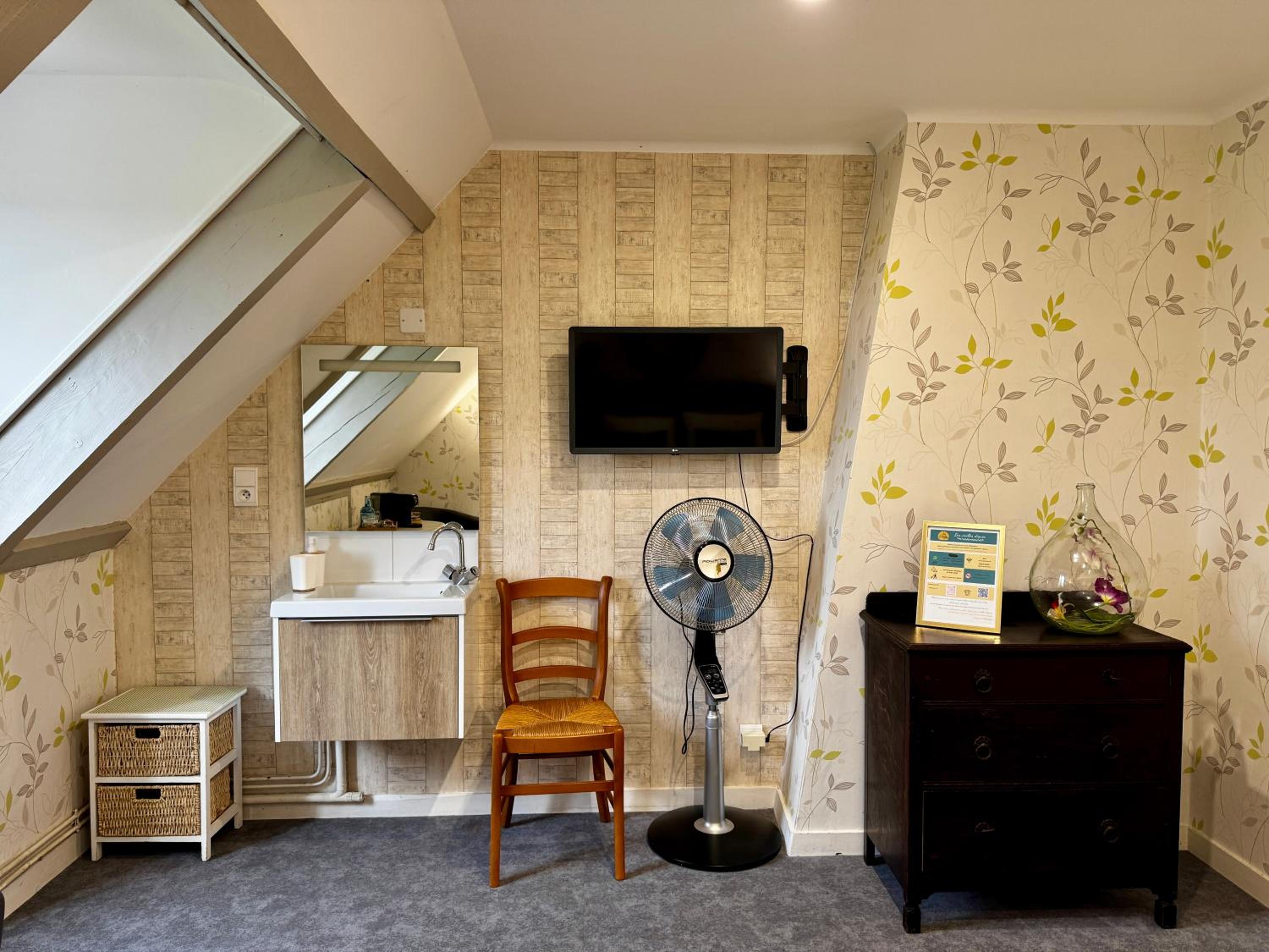 Double Room with Private External Bathroom - Photo 5