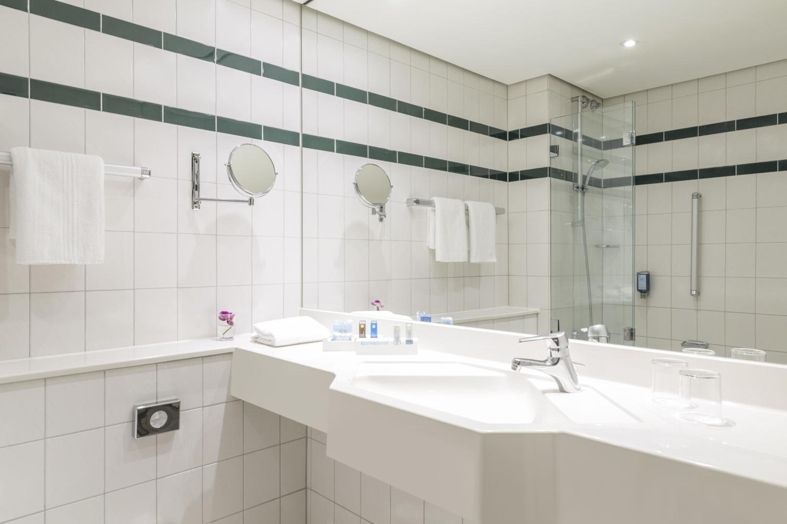 Standard Double Room - Photo 9