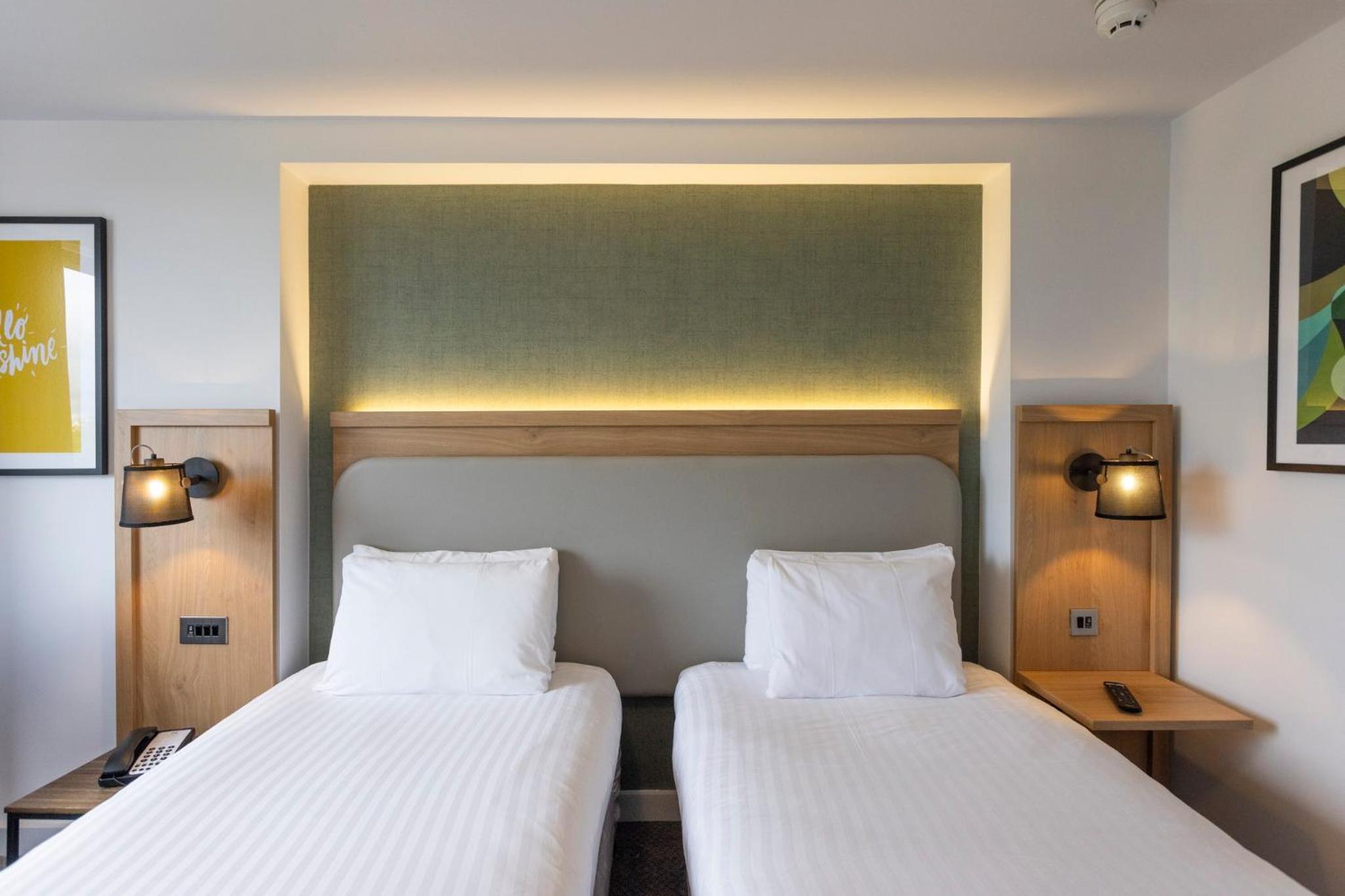 Standard Room with Two Single Beds - Photo 6