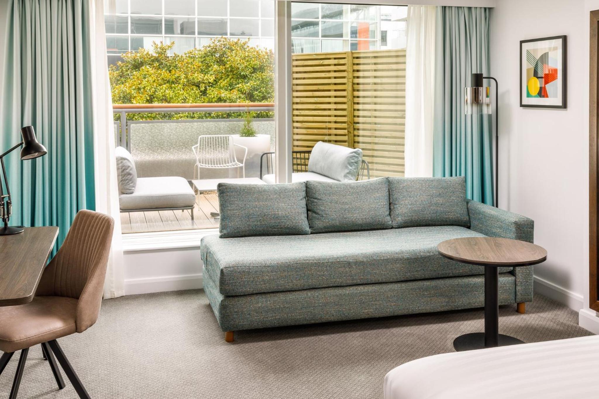 Premium Super King Room with Balcony - Photo 26