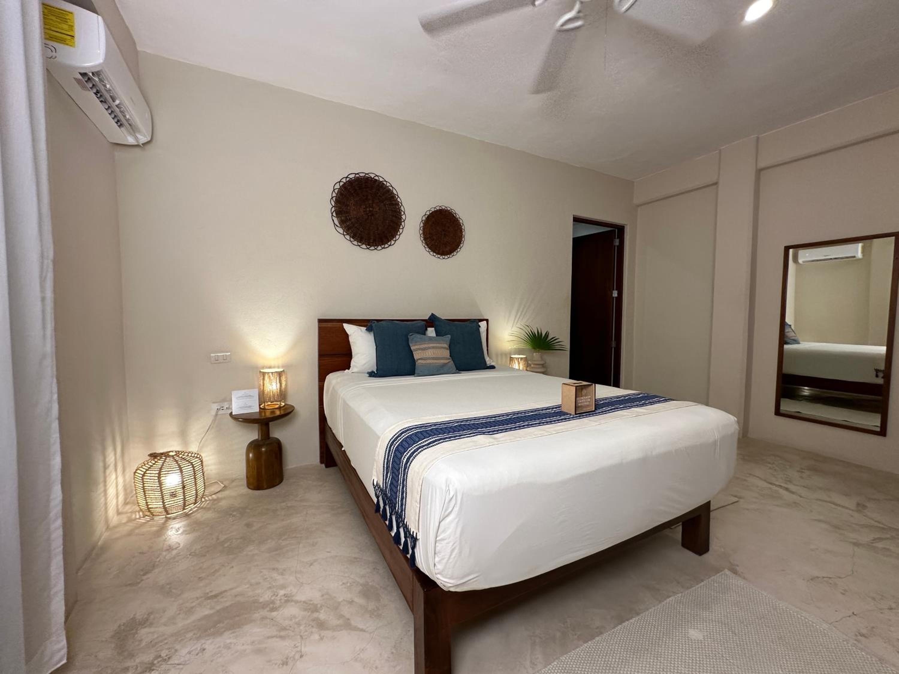Standard Queen Room - Photo 8