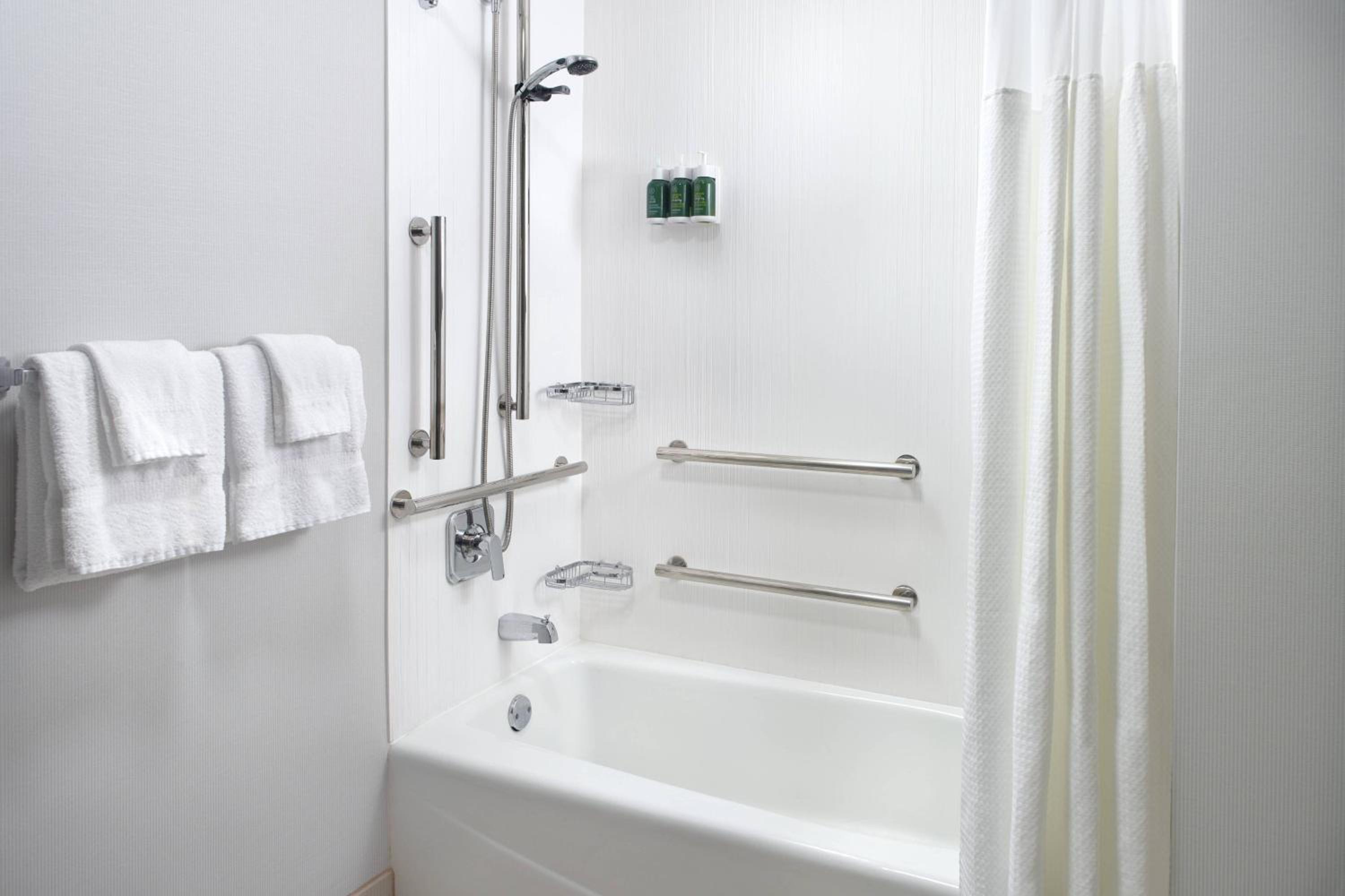 King Room with Sofa Bed - Hearing Accessible - Photo 2