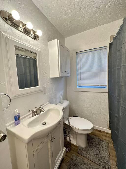 Three-Bedroom House photo 3
