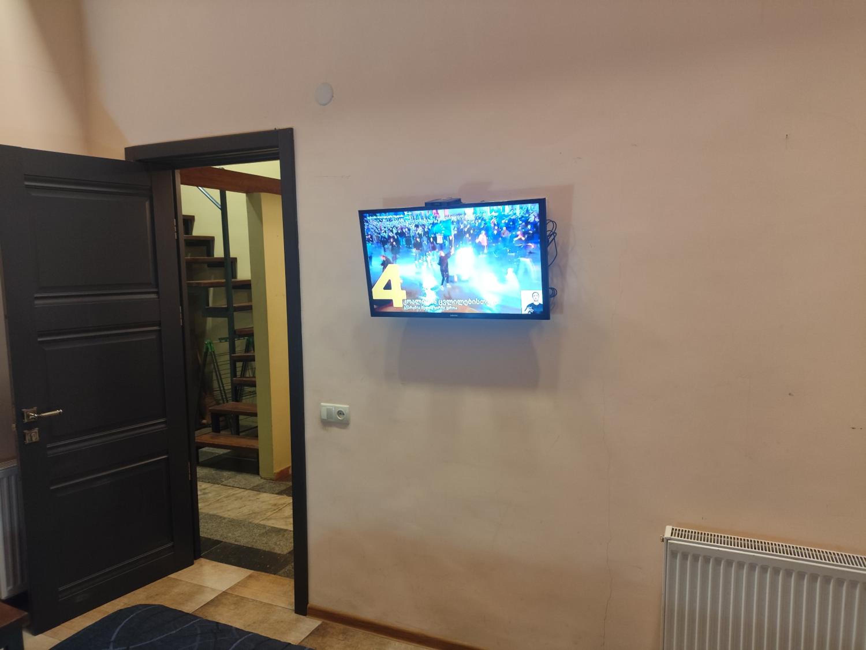 Deluxe Two-Bedroom Apartment with Garden View - Photo 2