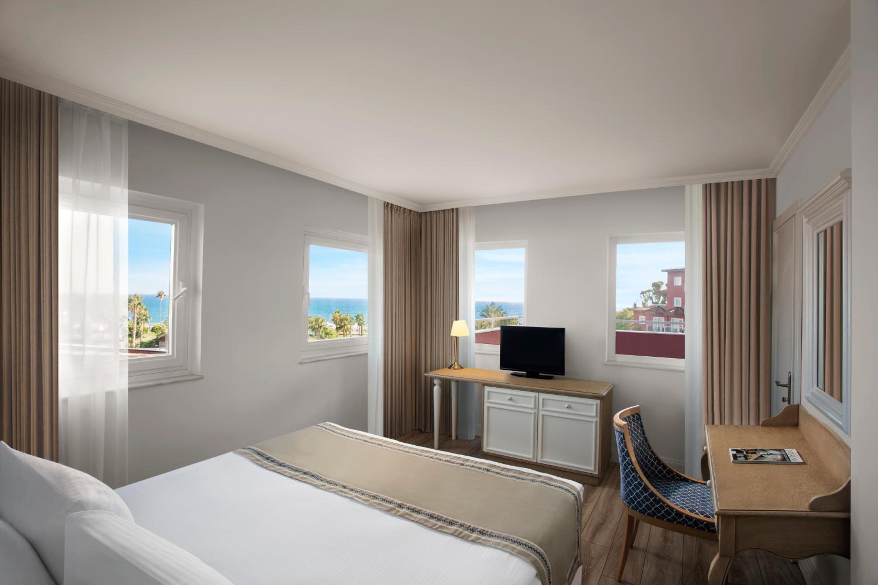 Suite Junior (3 Adultes + 1 Enfant)