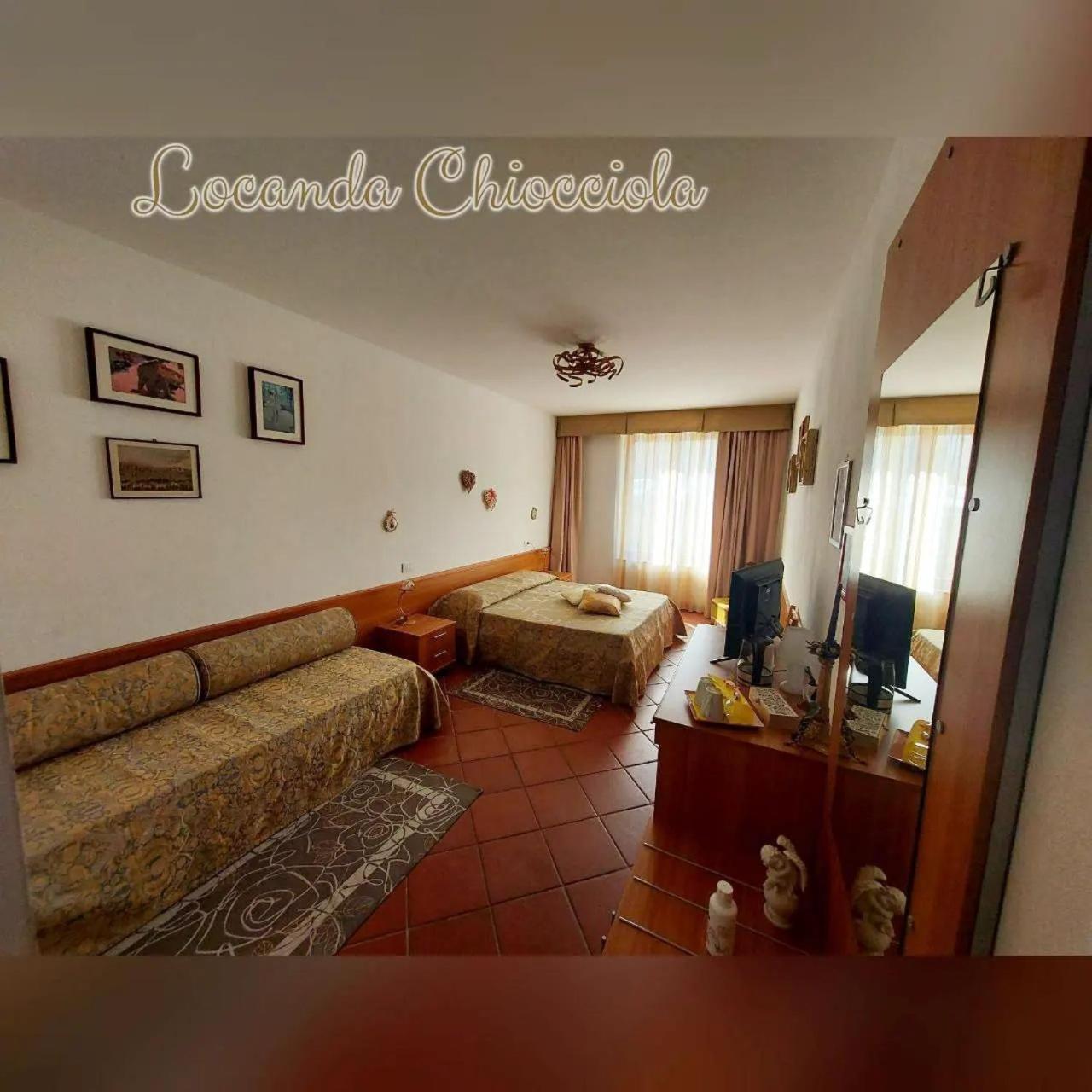 Large Double Room - Photo 3