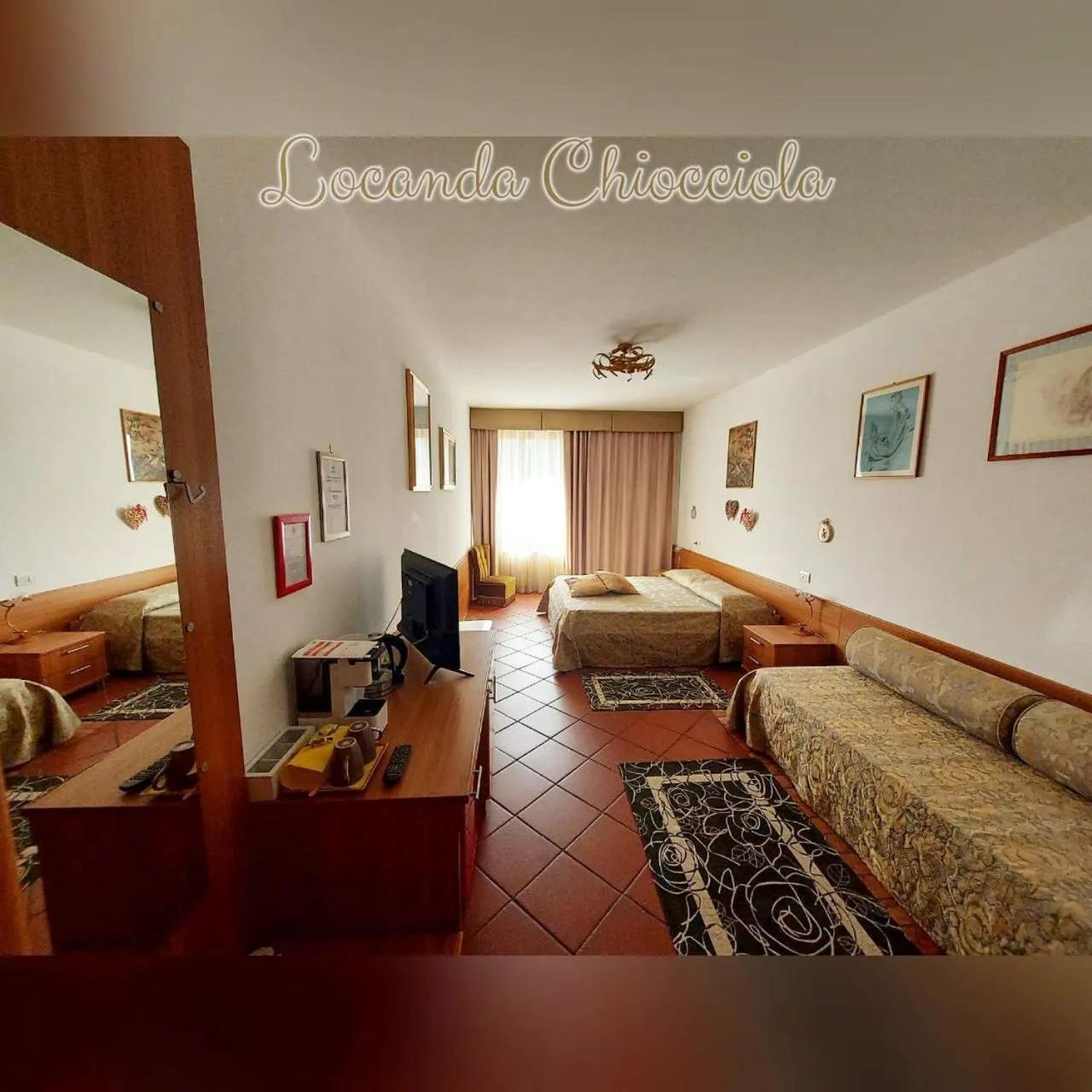 Large Double Room - Photo 1