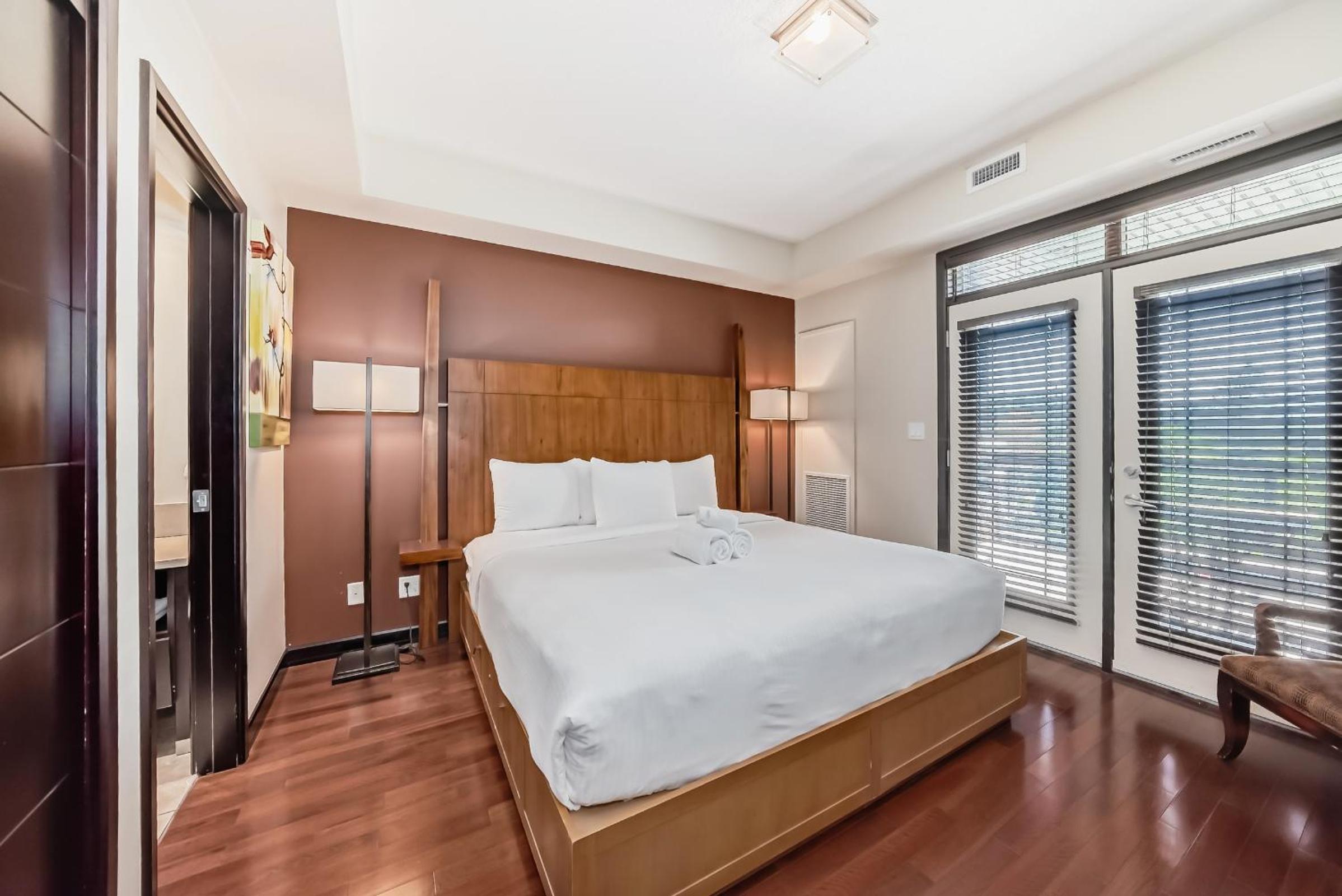 One-Bedroom Suite with View - Photo 5