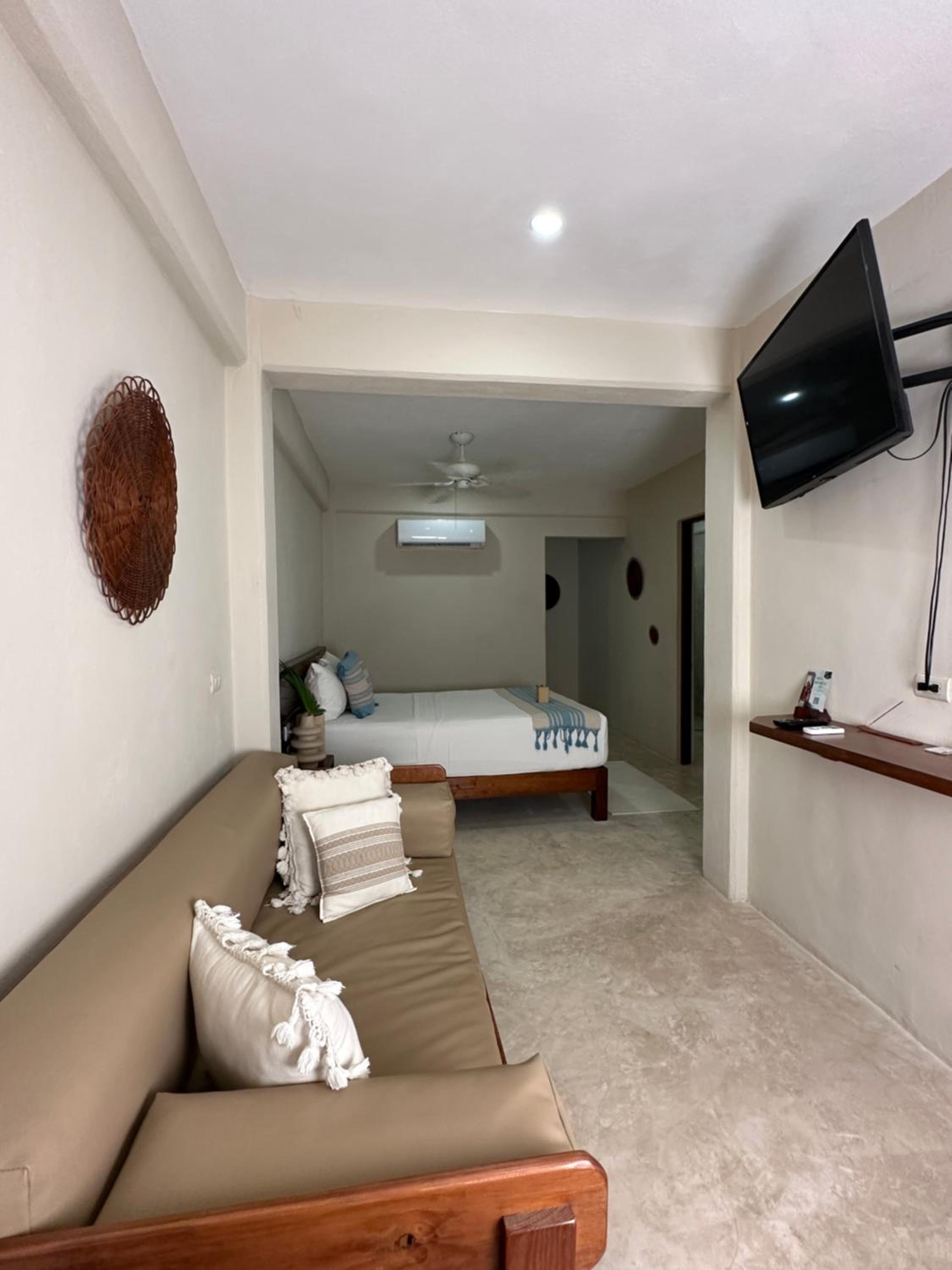 Junior Suite with Balcony - Photo 7