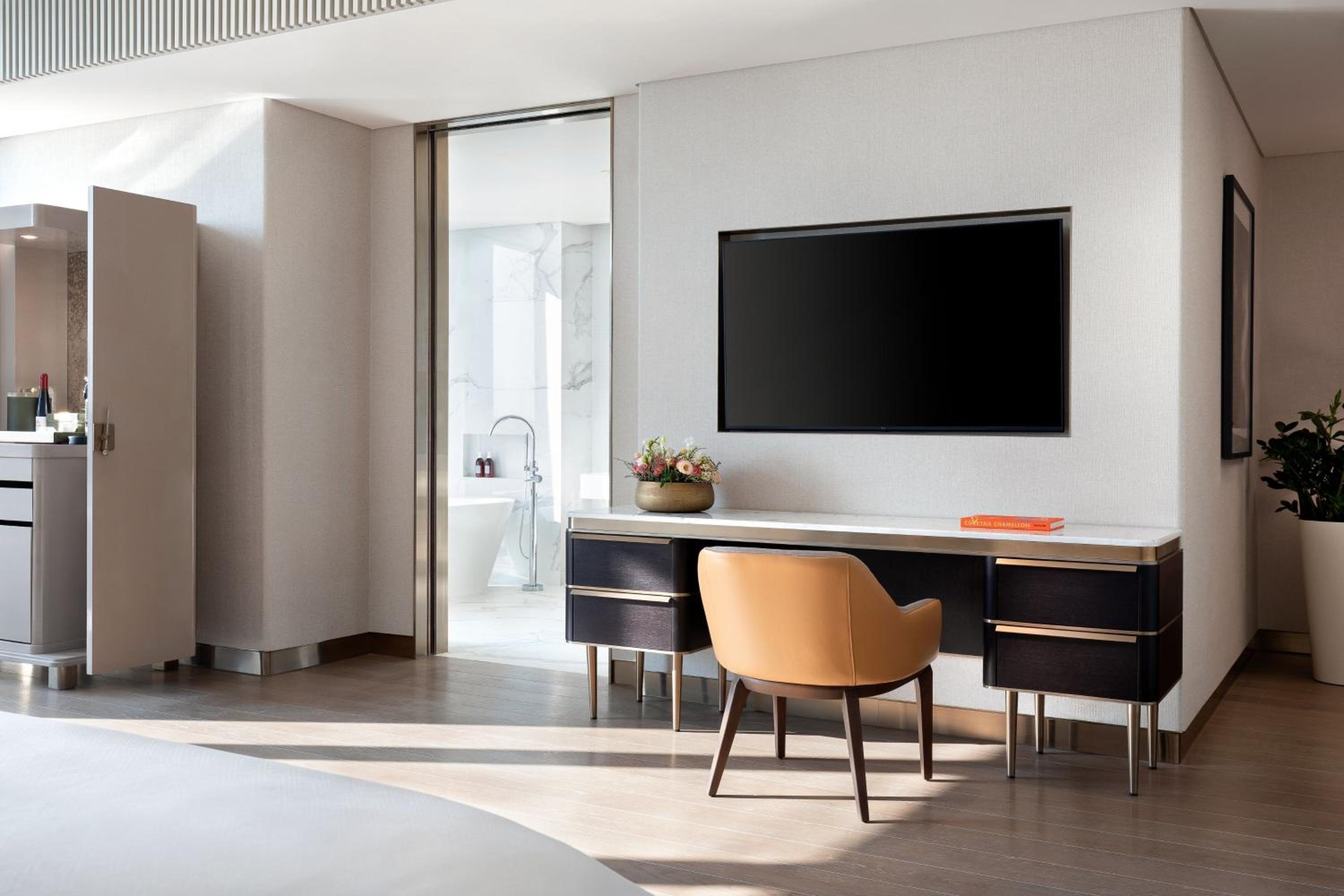 St. Regis Junior King Suite with River View - Photo 1