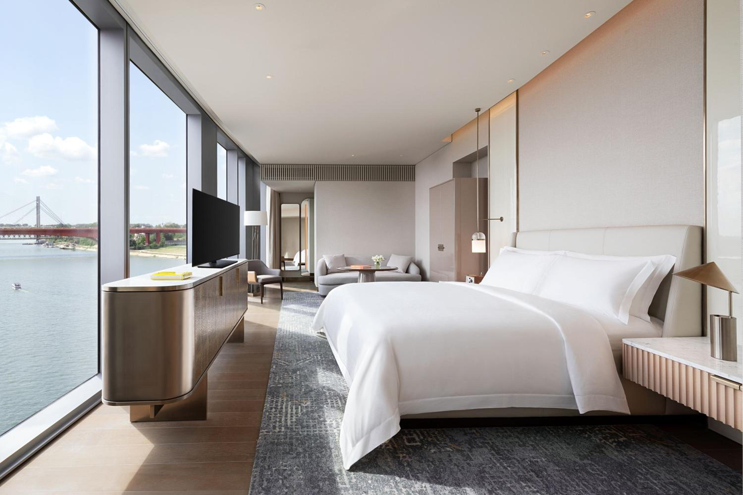 St. Regis Grand Deluxe King Room - Photo 4