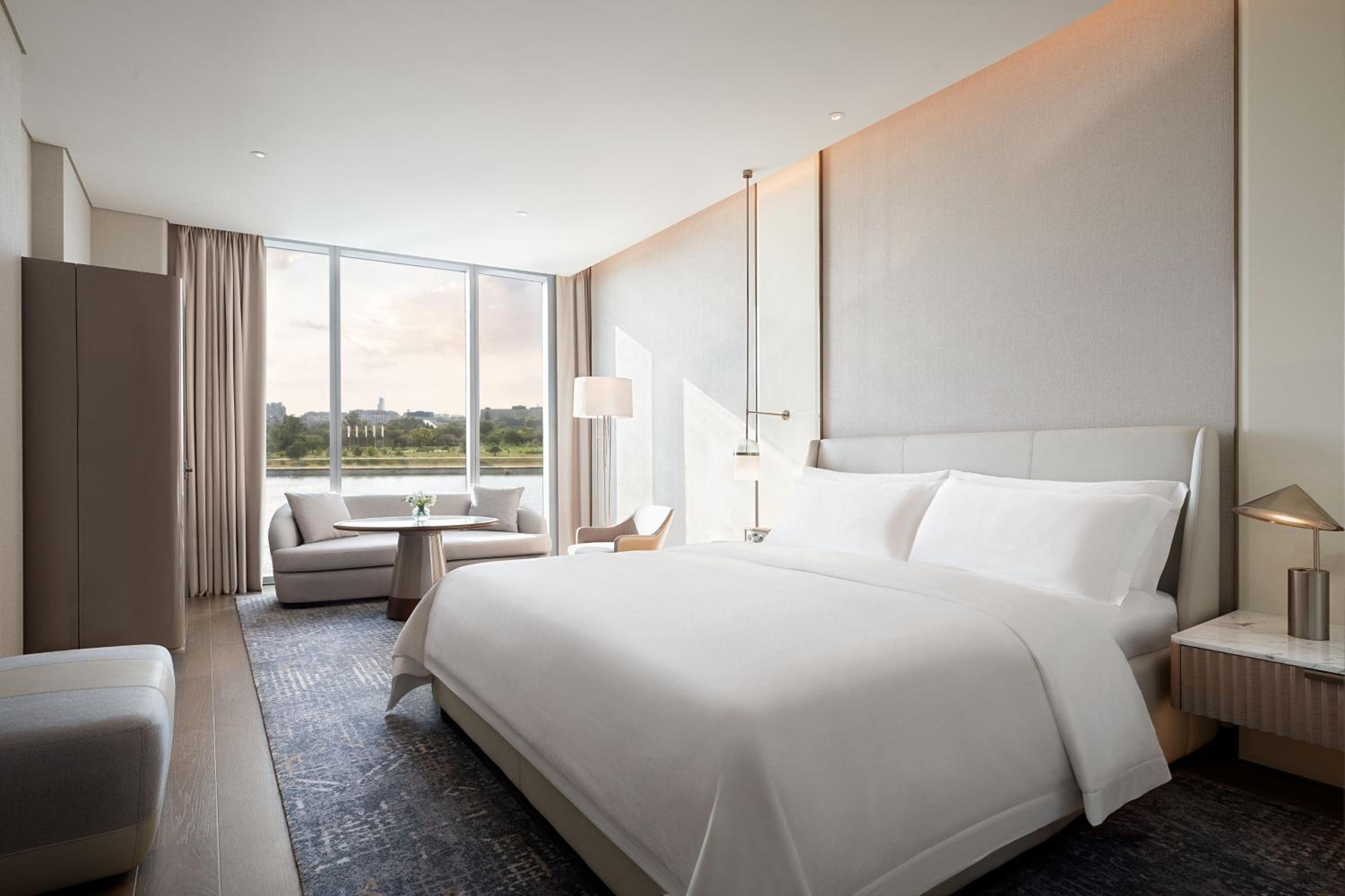 Deluxe King Room with River View - Photo 1
