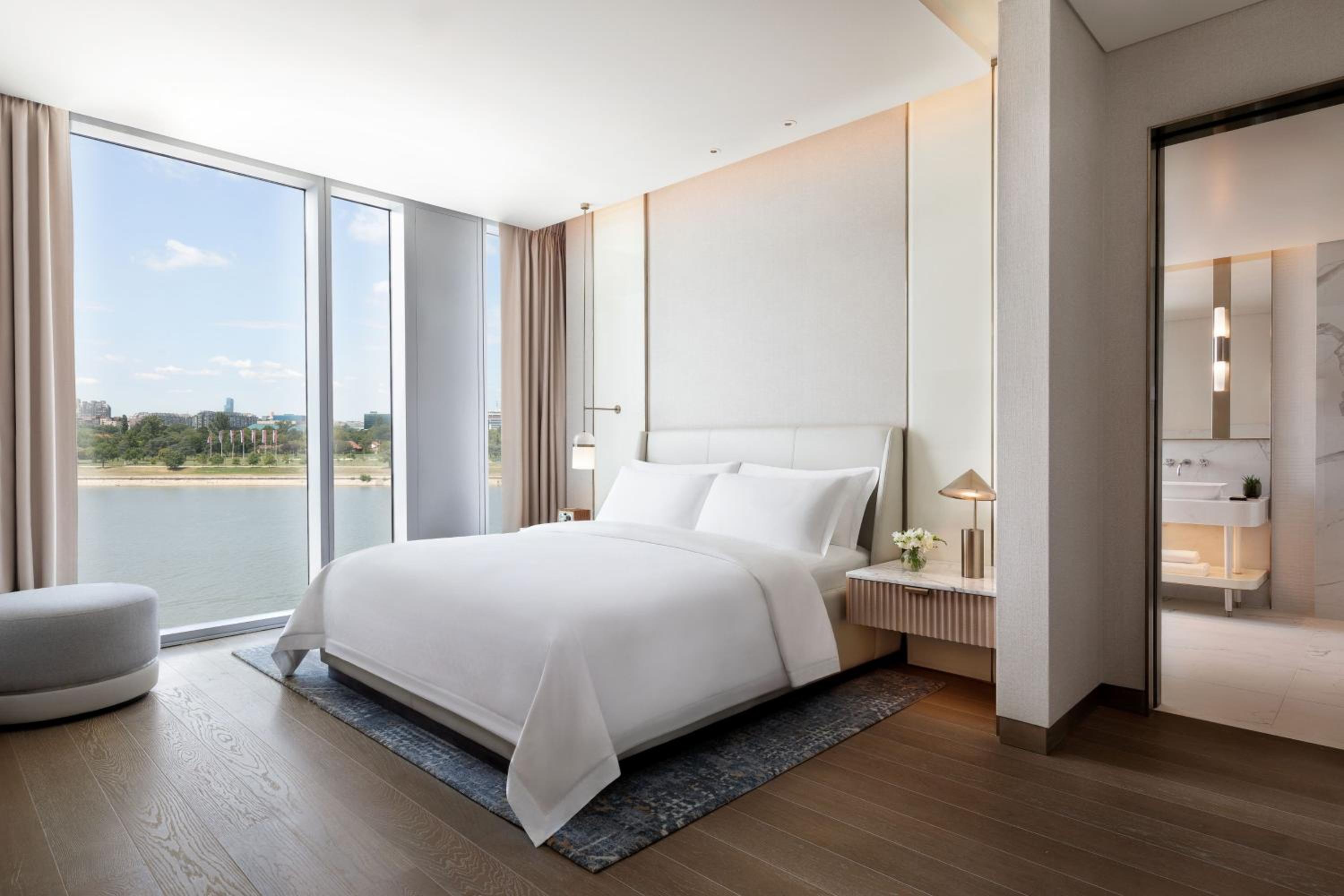 Caroline Astor King Suite with River View - Photo 3