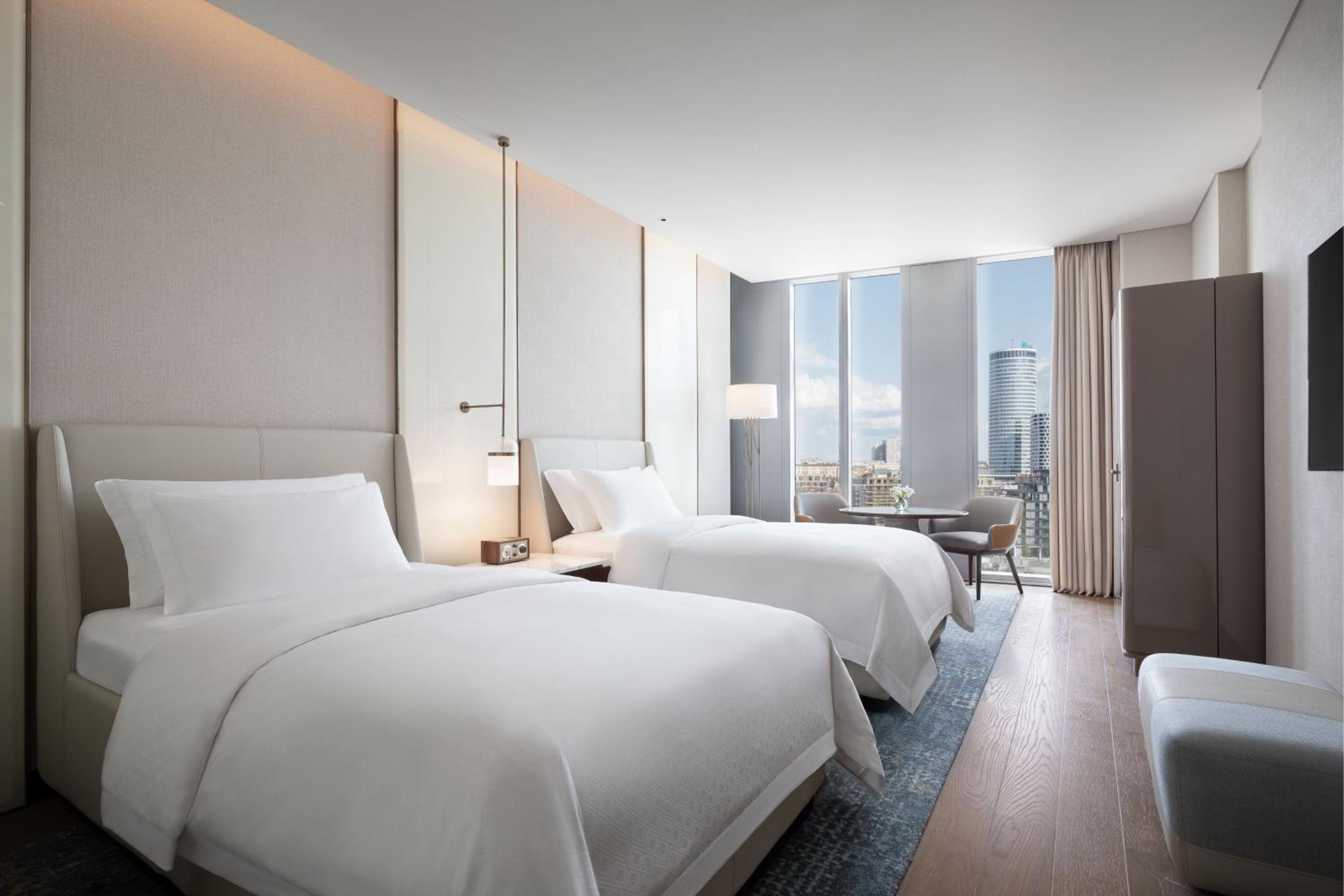 Deluxe Twin Room with City View - Photo 1