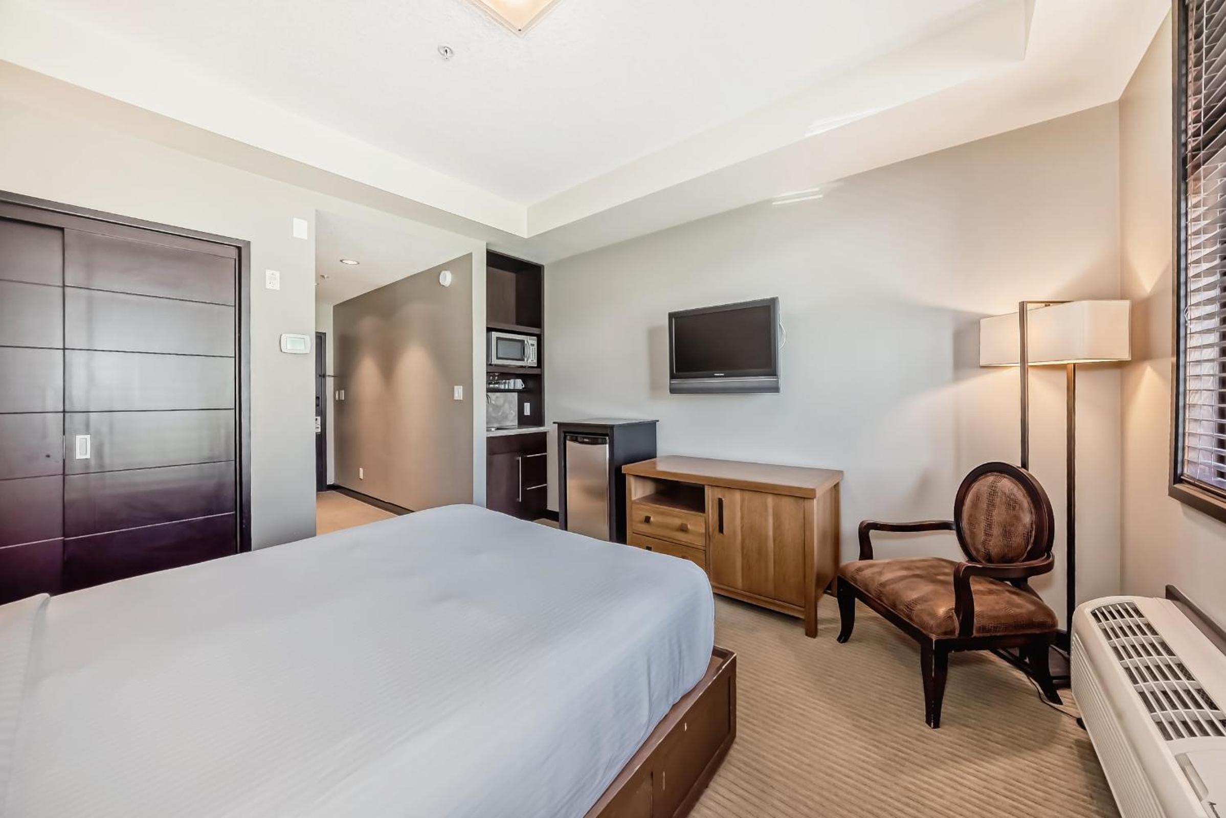 Standard Room with View - Photo 5