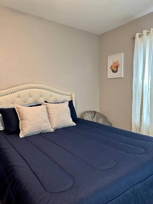 Three-Bedroom House photo 3