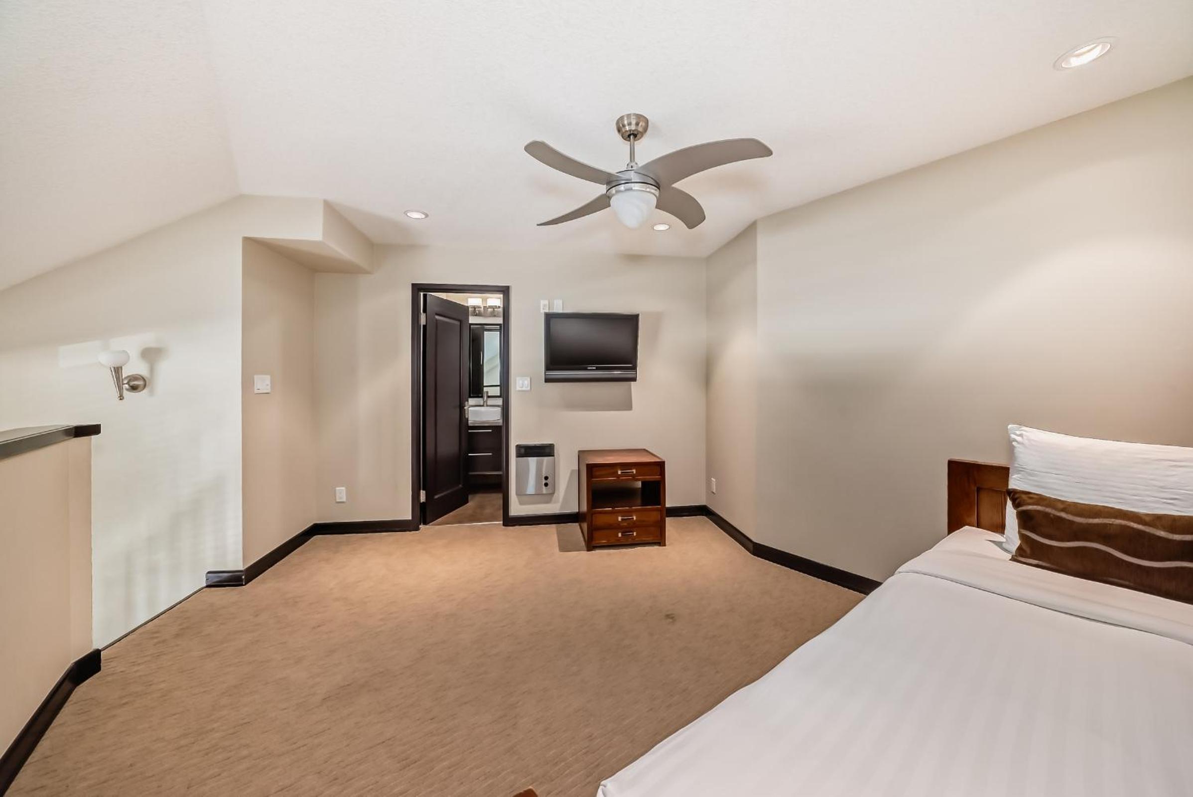 One-bedroom Loft Suite photo 2