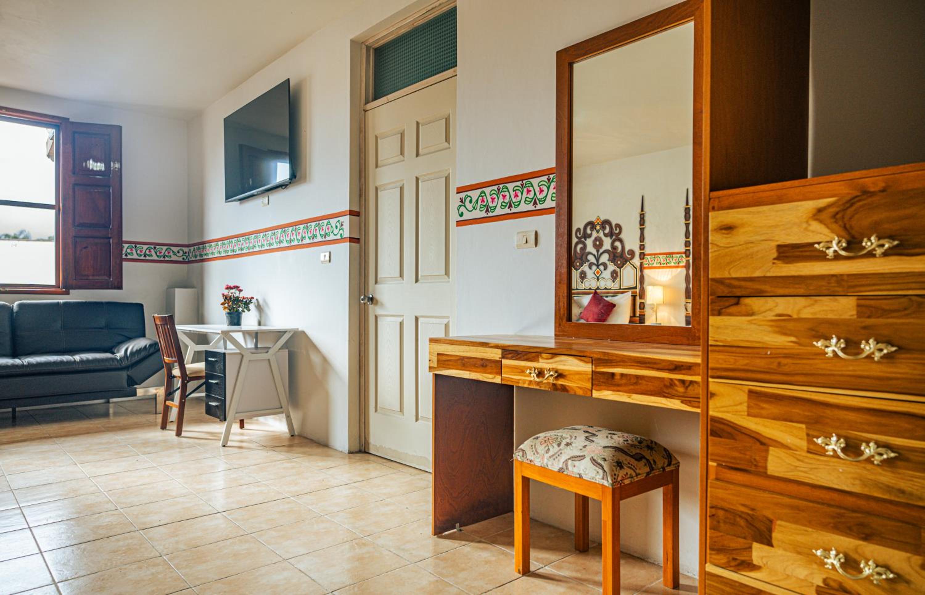 Standard Twin Room with Sofa
