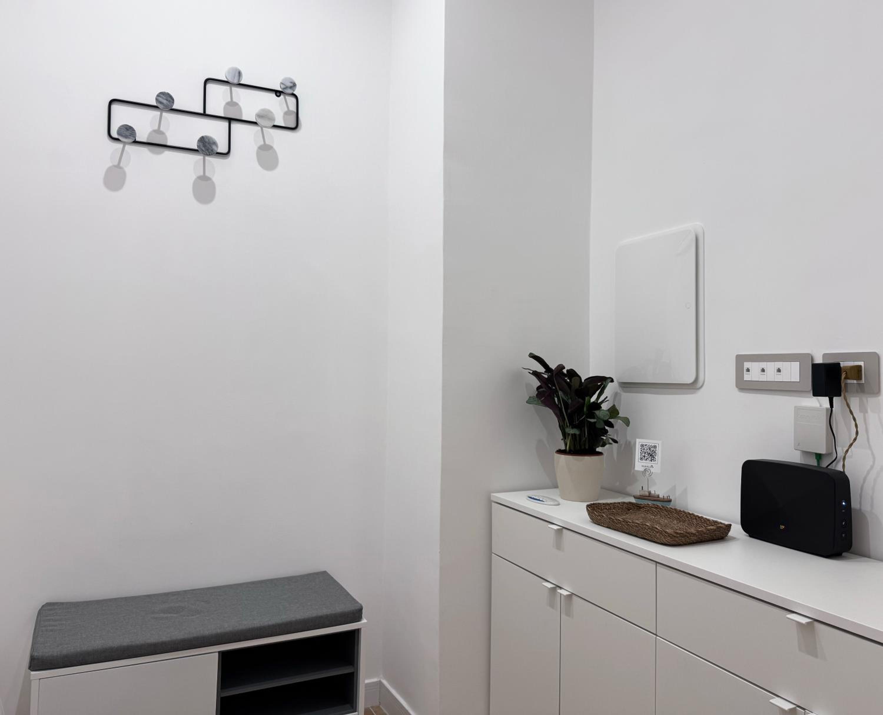 One-Bedroom Apartment photo 2