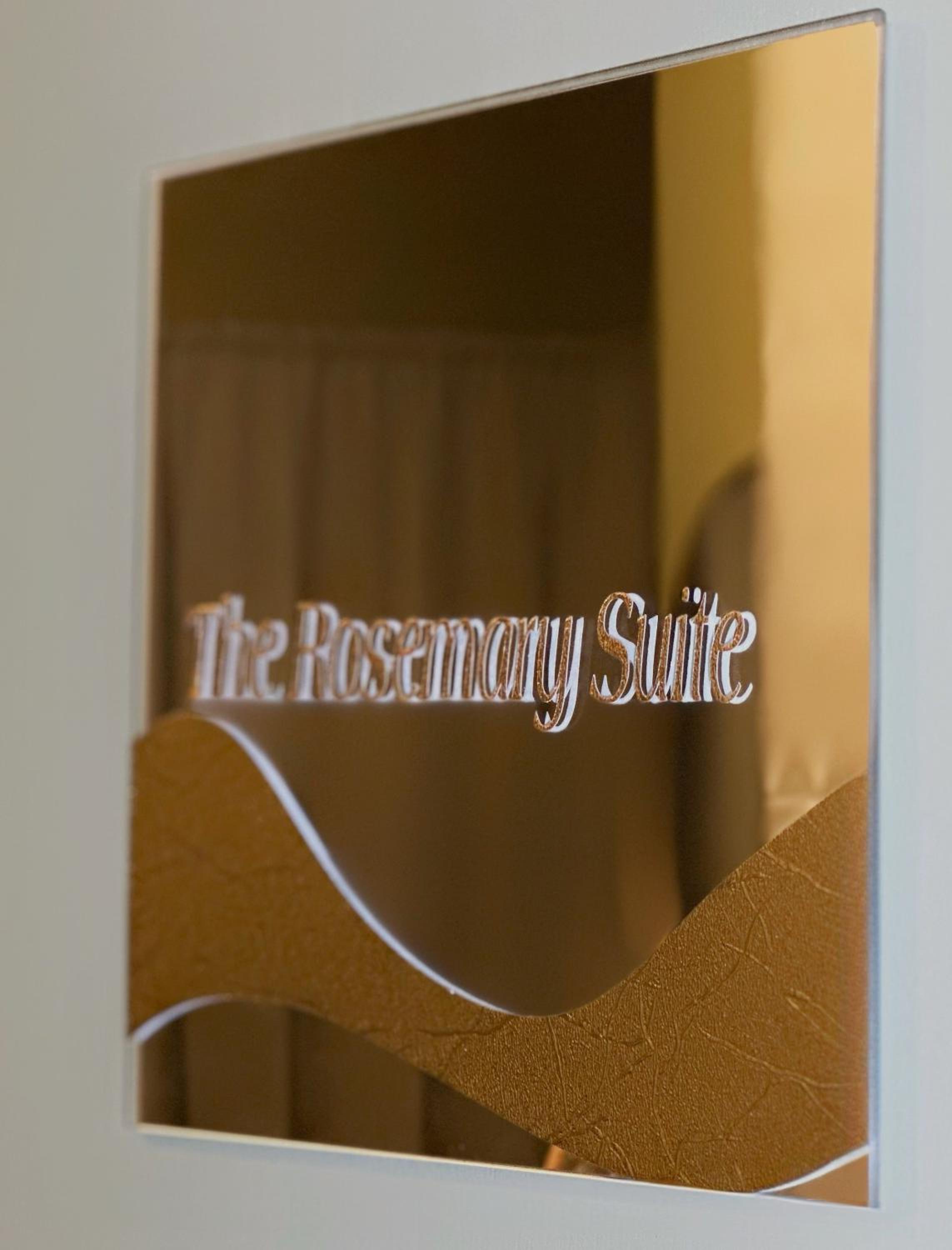 Deluxe King Suite photo 2